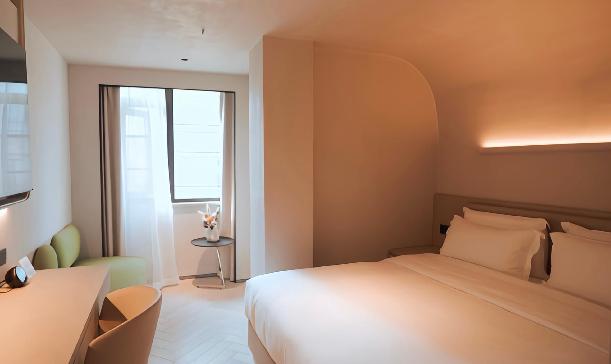 KING ROOM WITH WINDOW