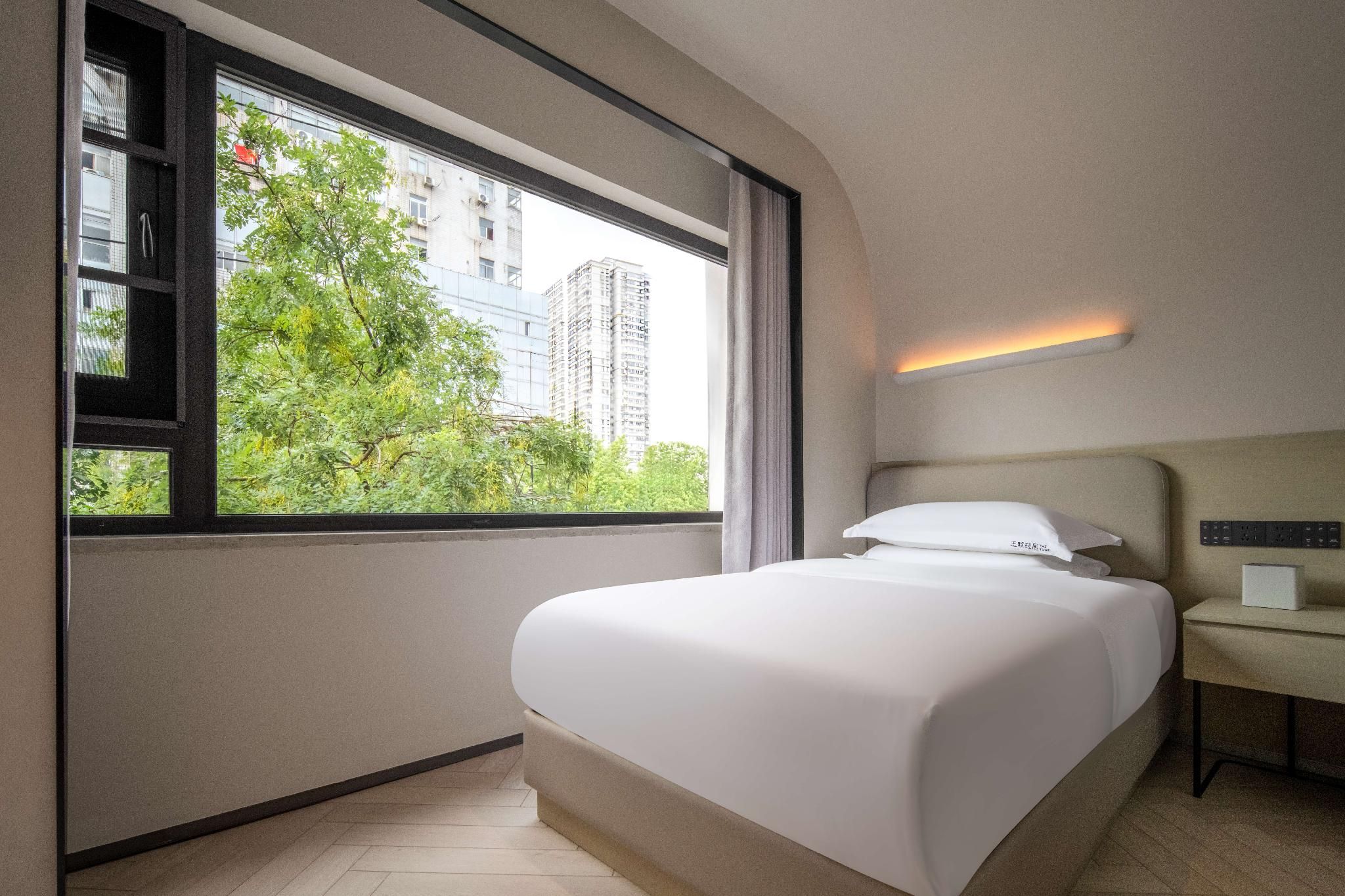 Standard - 1 Double Bed 1 Person