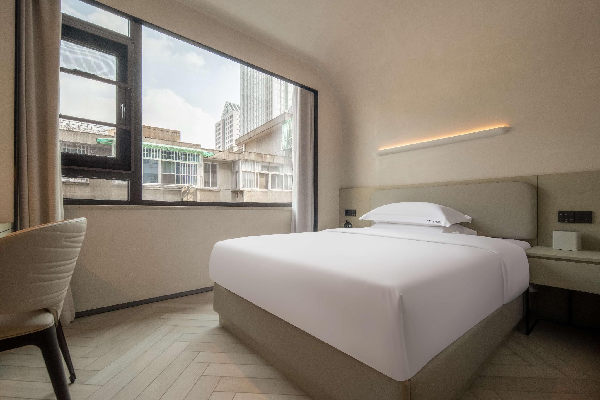 Queen Bedroom with Window