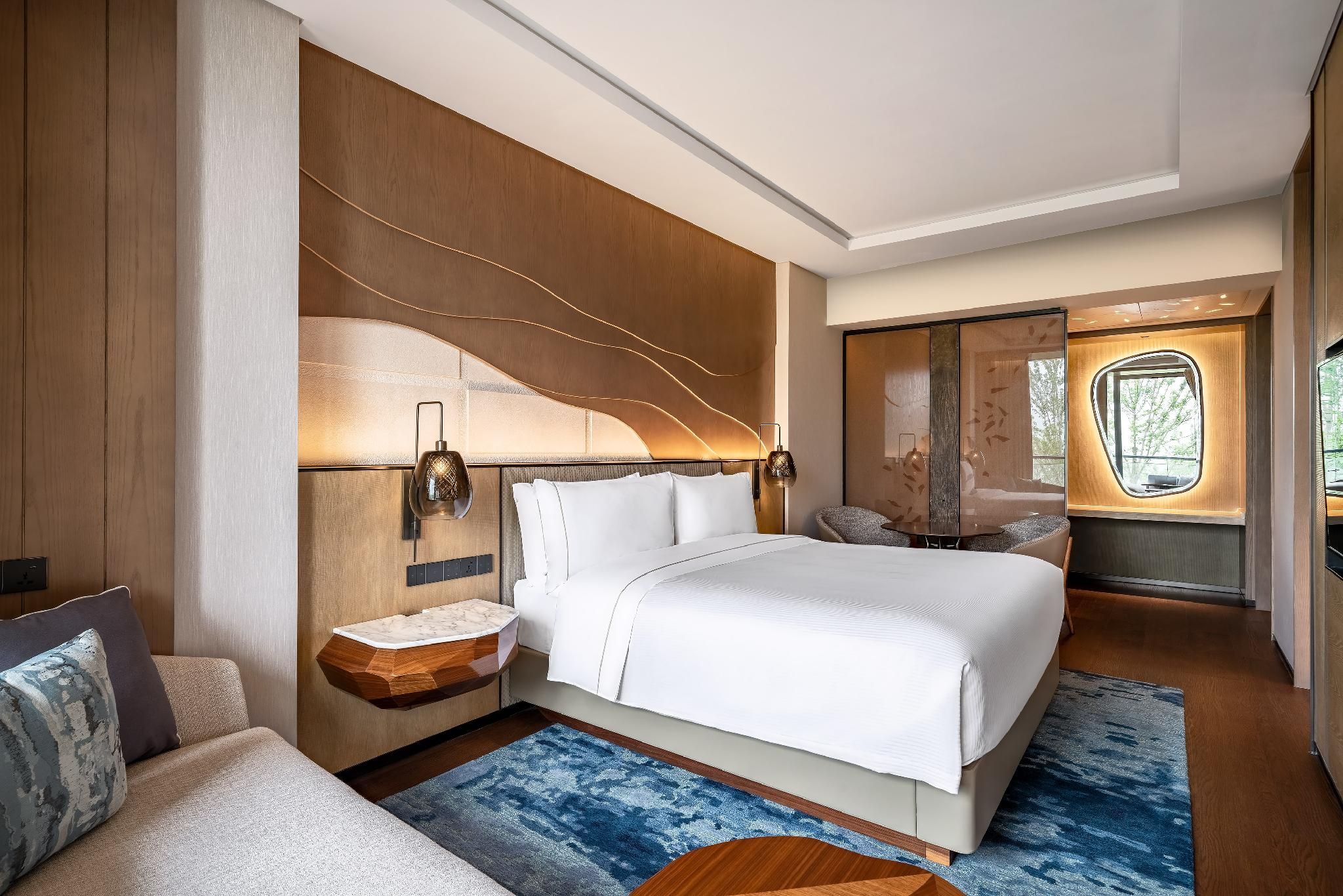 Suite, 1 King, Garden view, Hot Spring