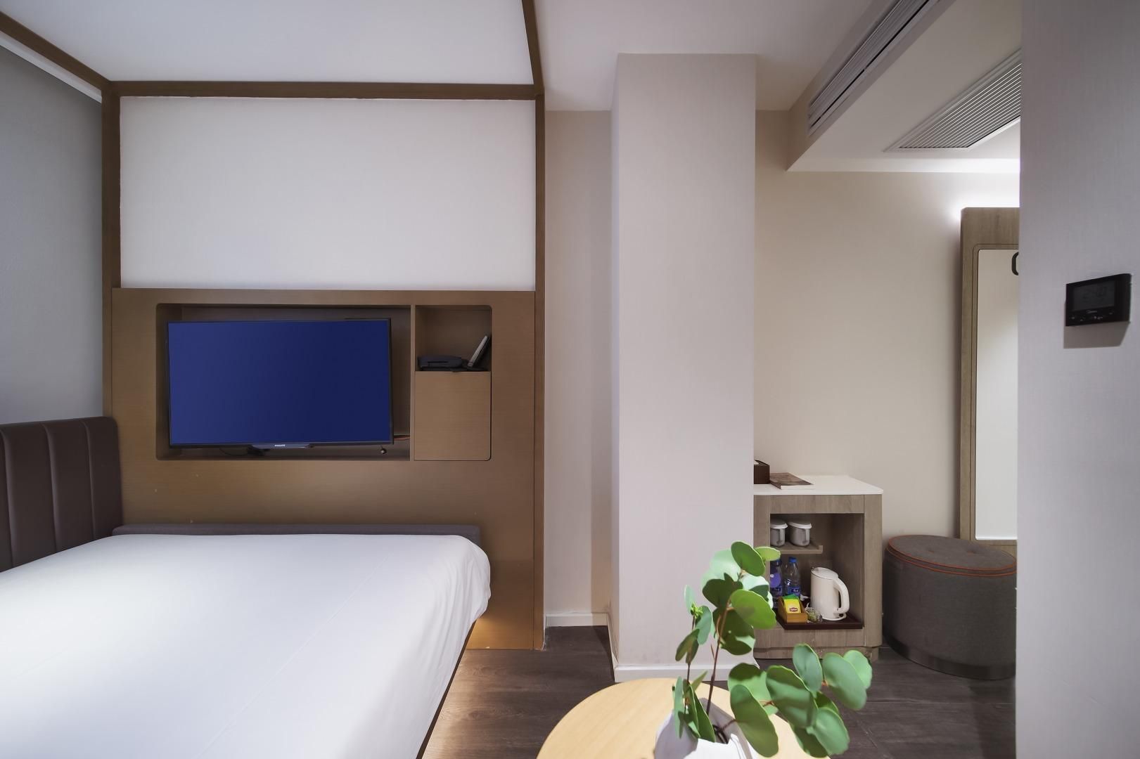 Queen Room A
