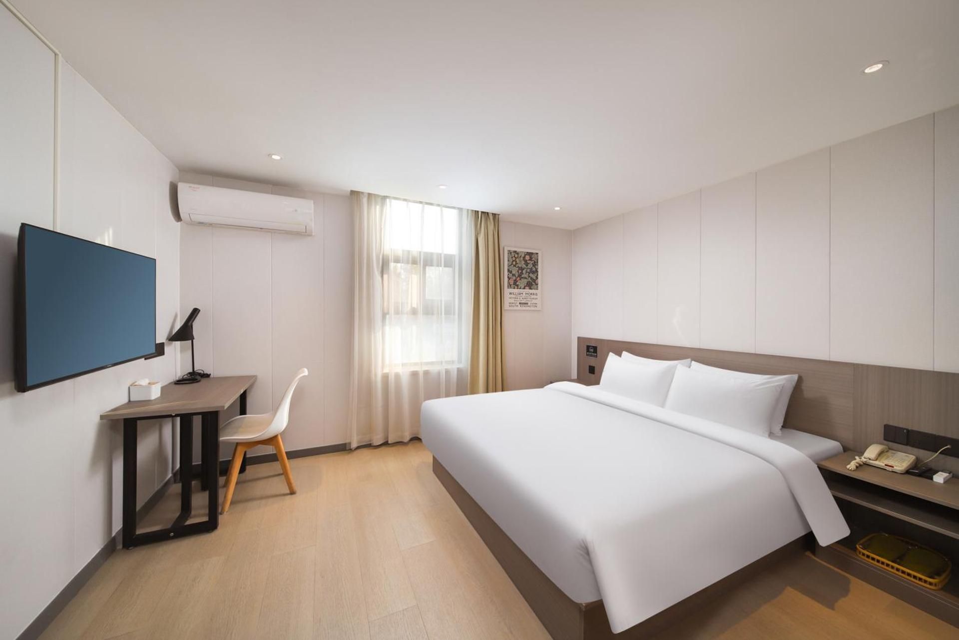 Standard Queen Room