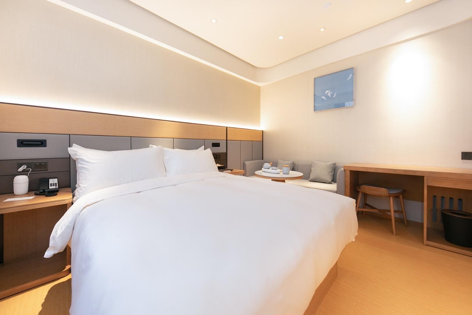 Huazhu - Room With Bed
