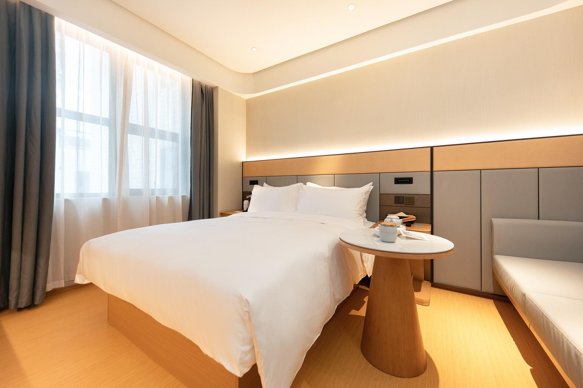 Huazhu - Room With Bed