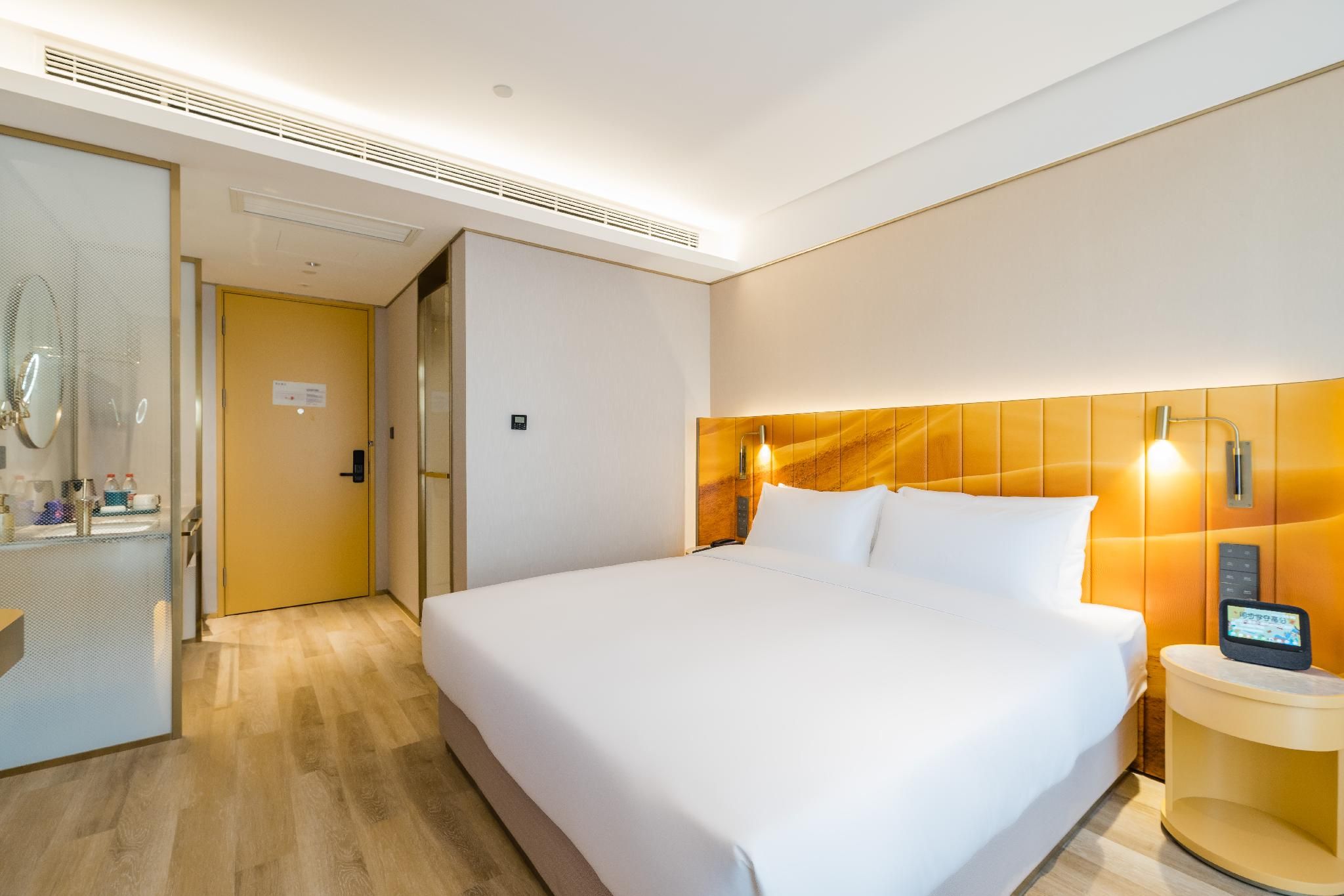 Huazhu - Feature Courtyard 1 Bed Room