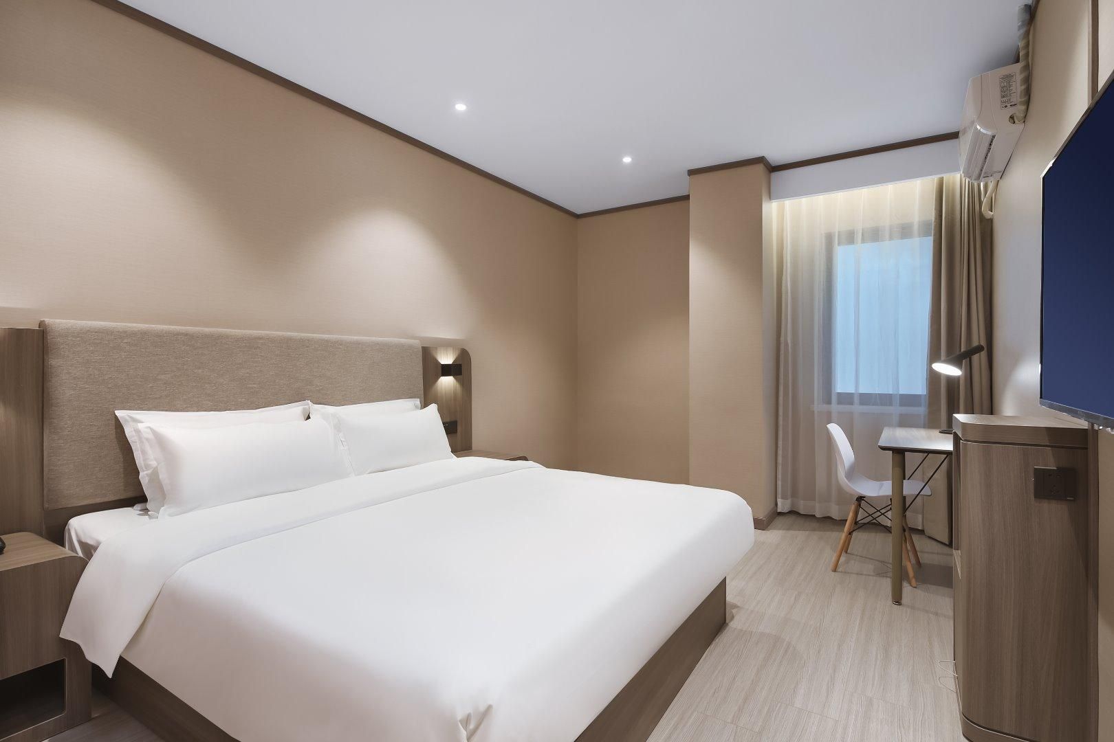 Huazhu - Room With Bed
