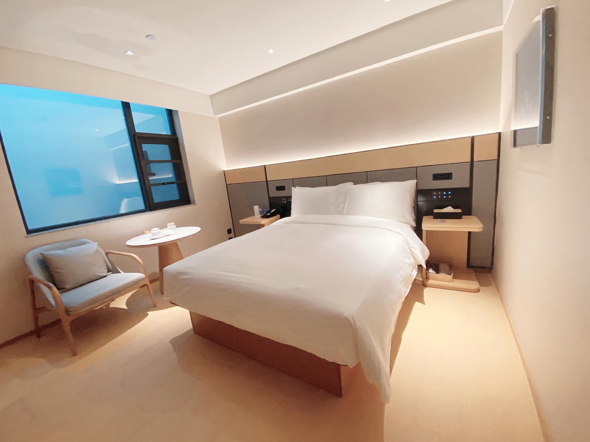 Queen Superior Room