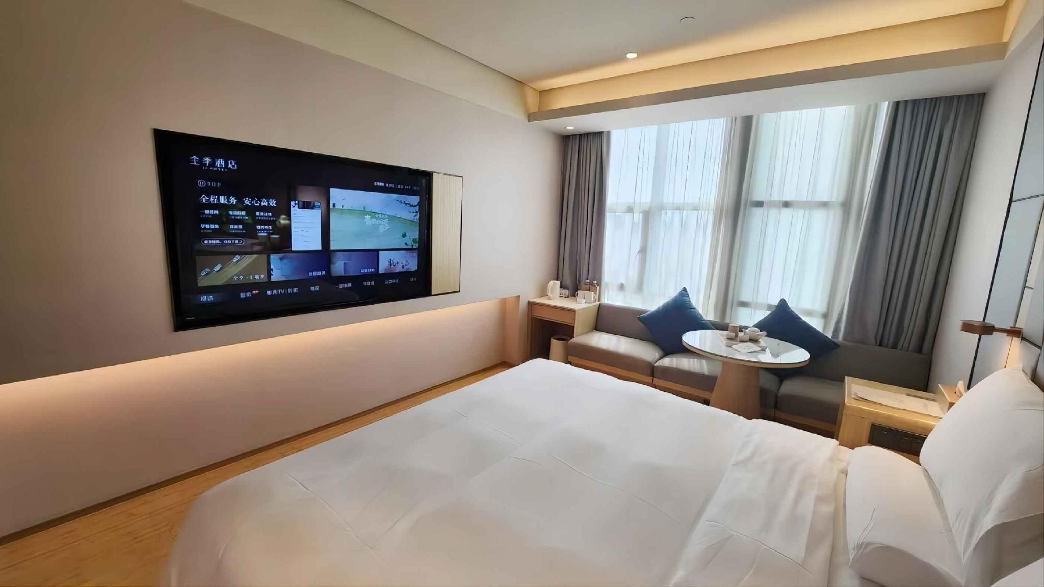 Business Queen Bed Room