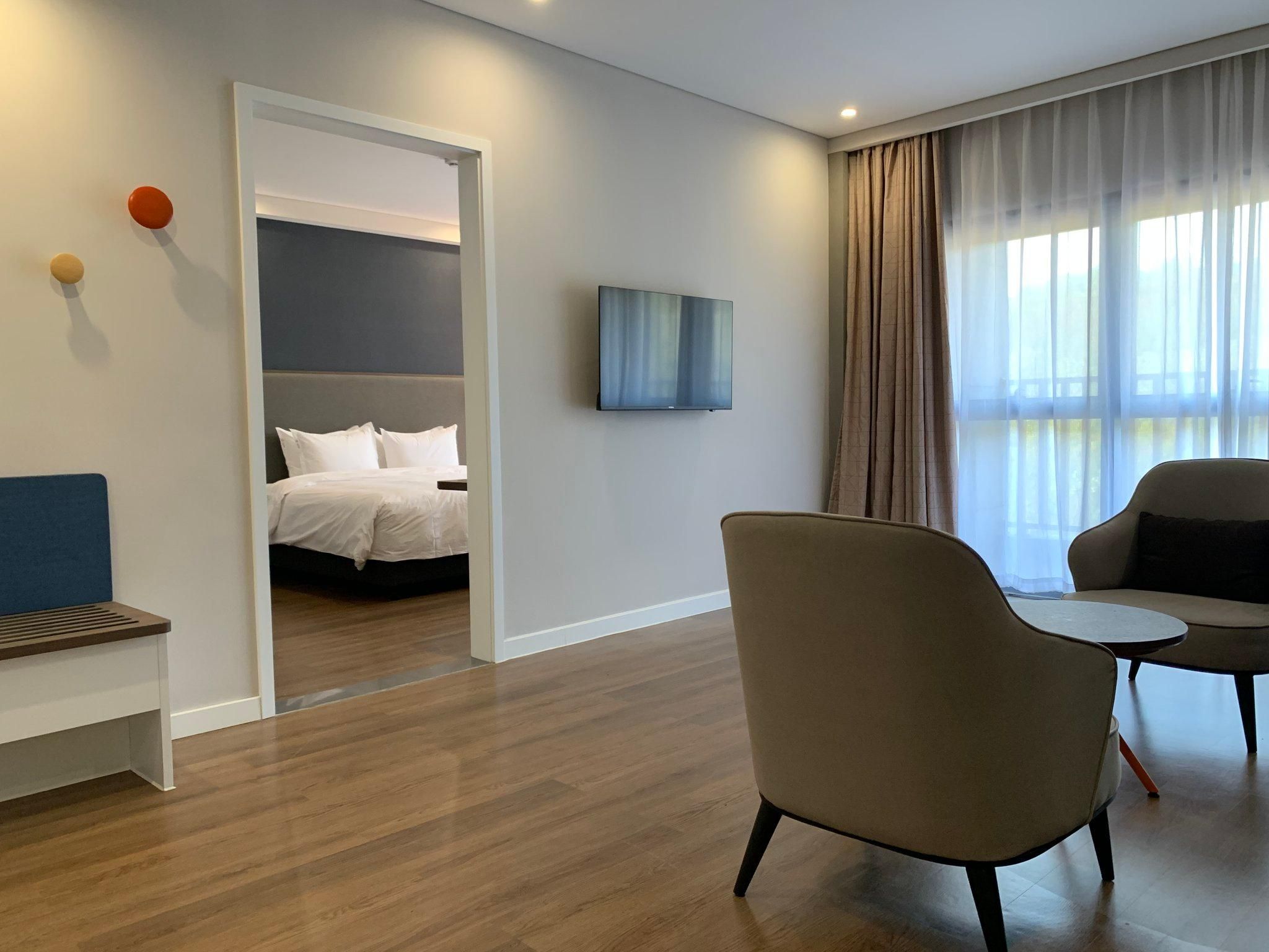 1 King Suite