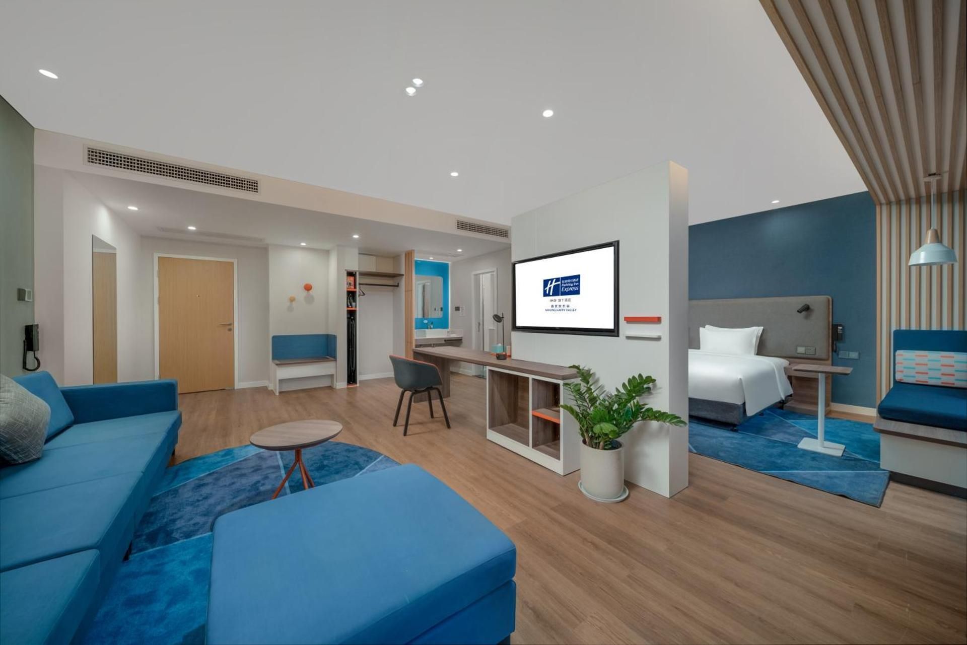 King Suite with Garden View
