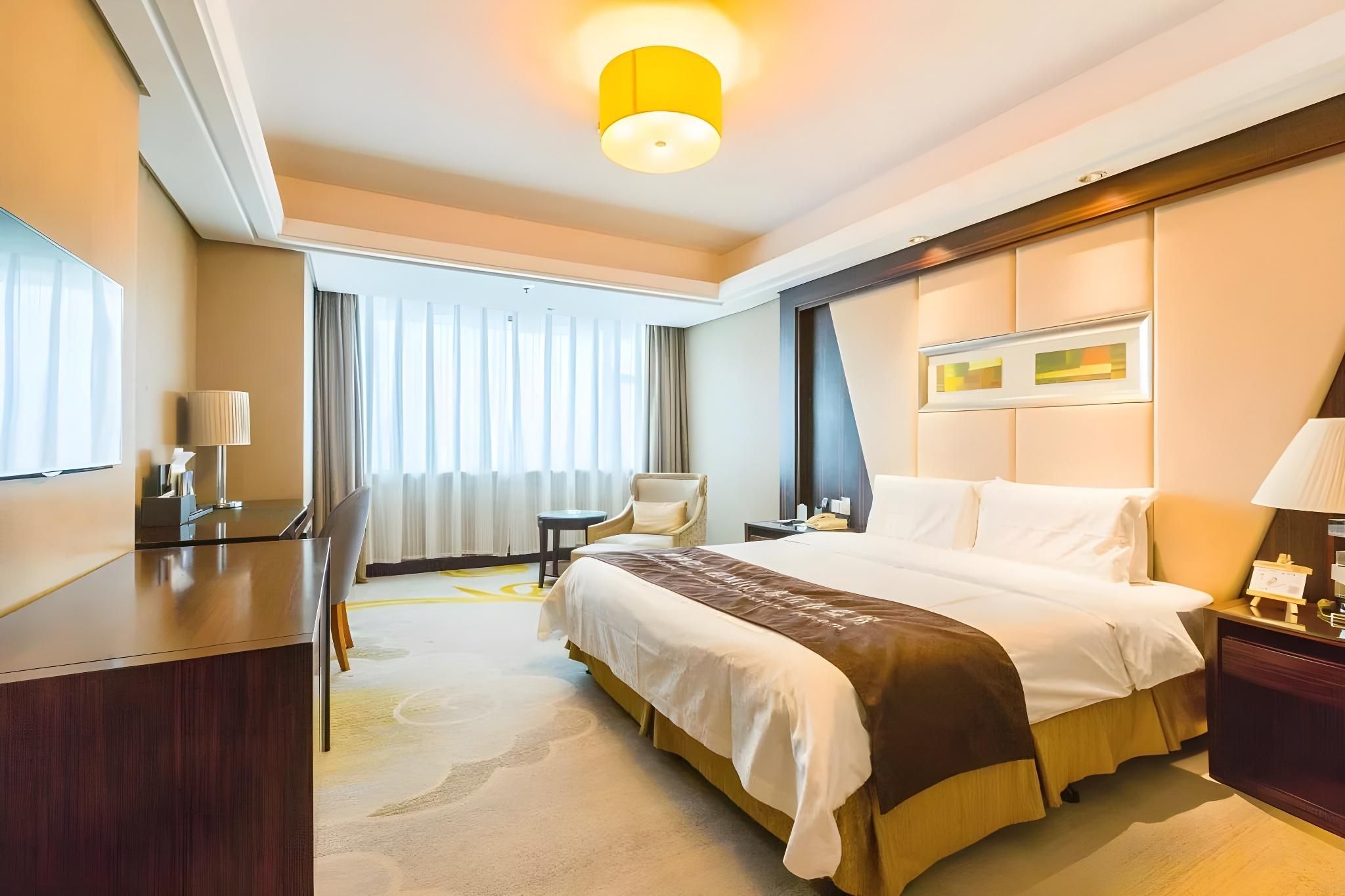 Lake View King Room