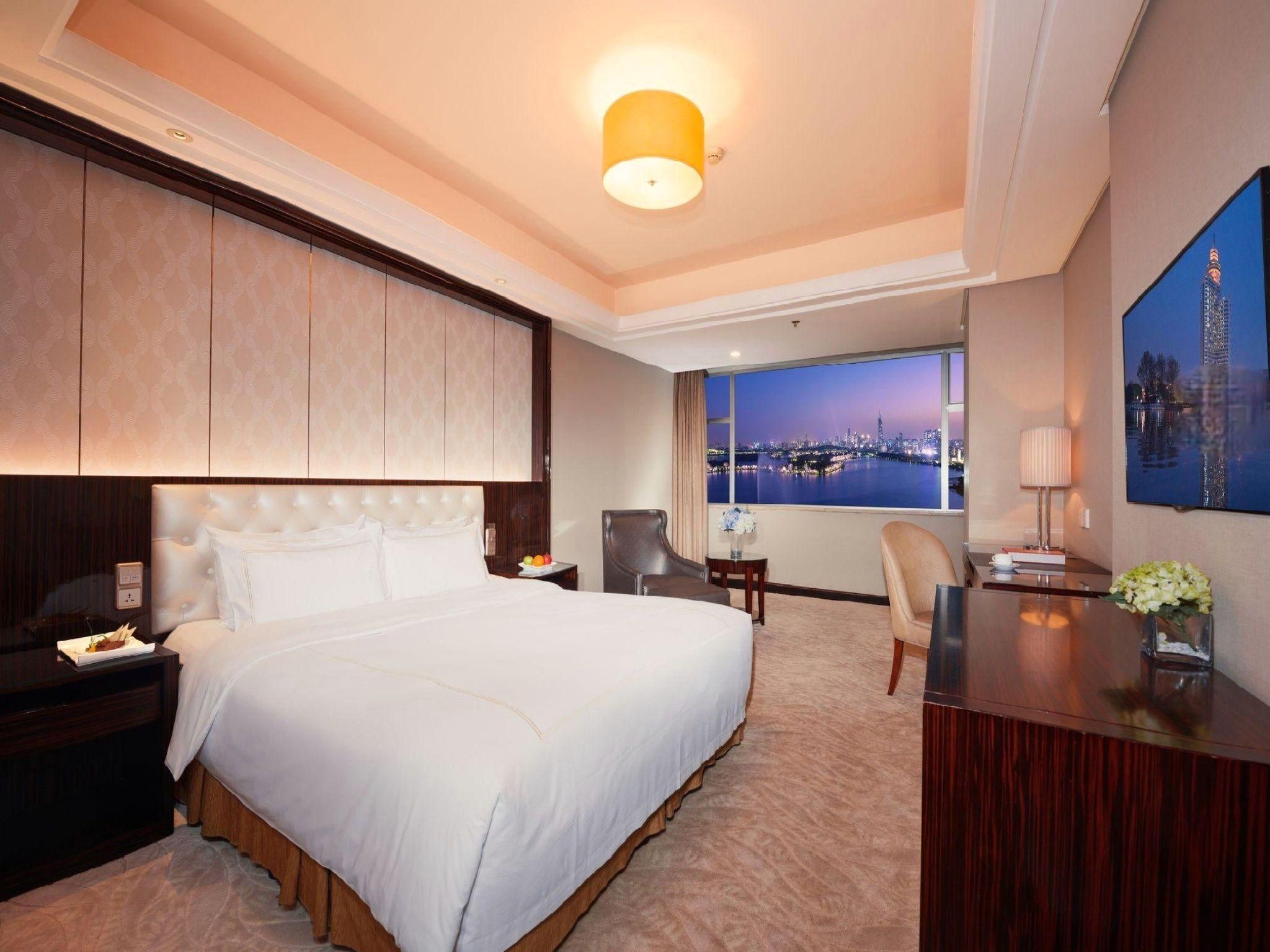River-view Queen Room