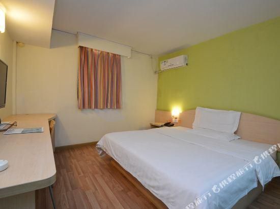 Business Queen Room