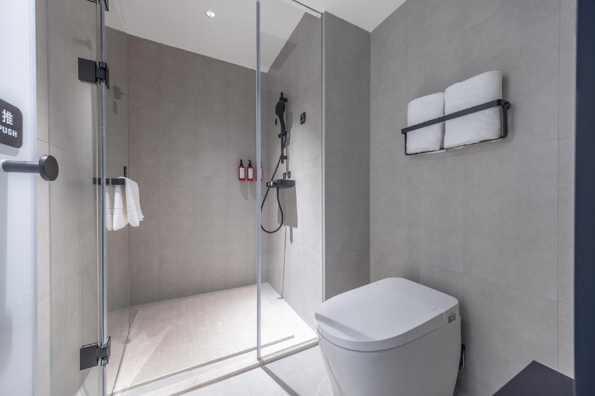 Comfort Queen Room