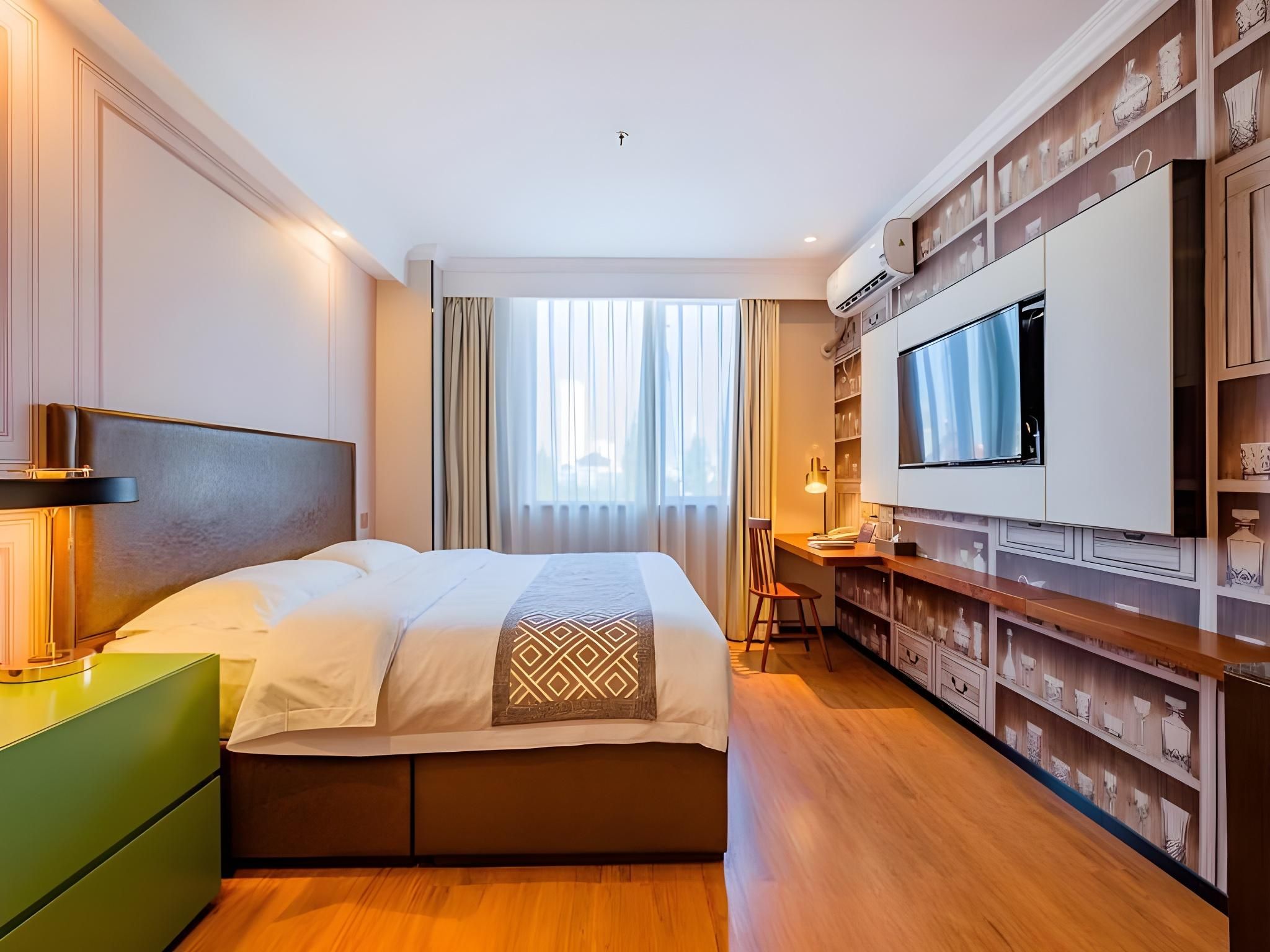 GTI - Intelligent Queen Room