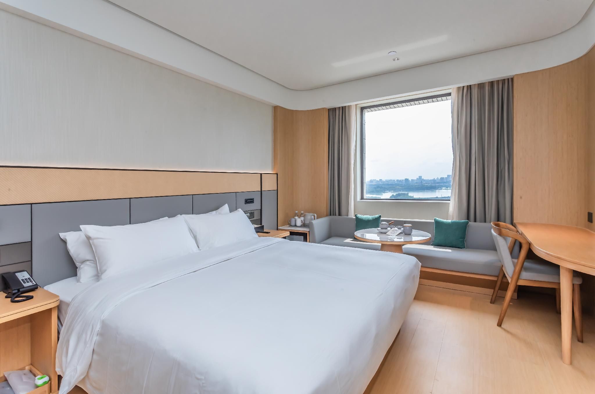 Huazhu - Room With View