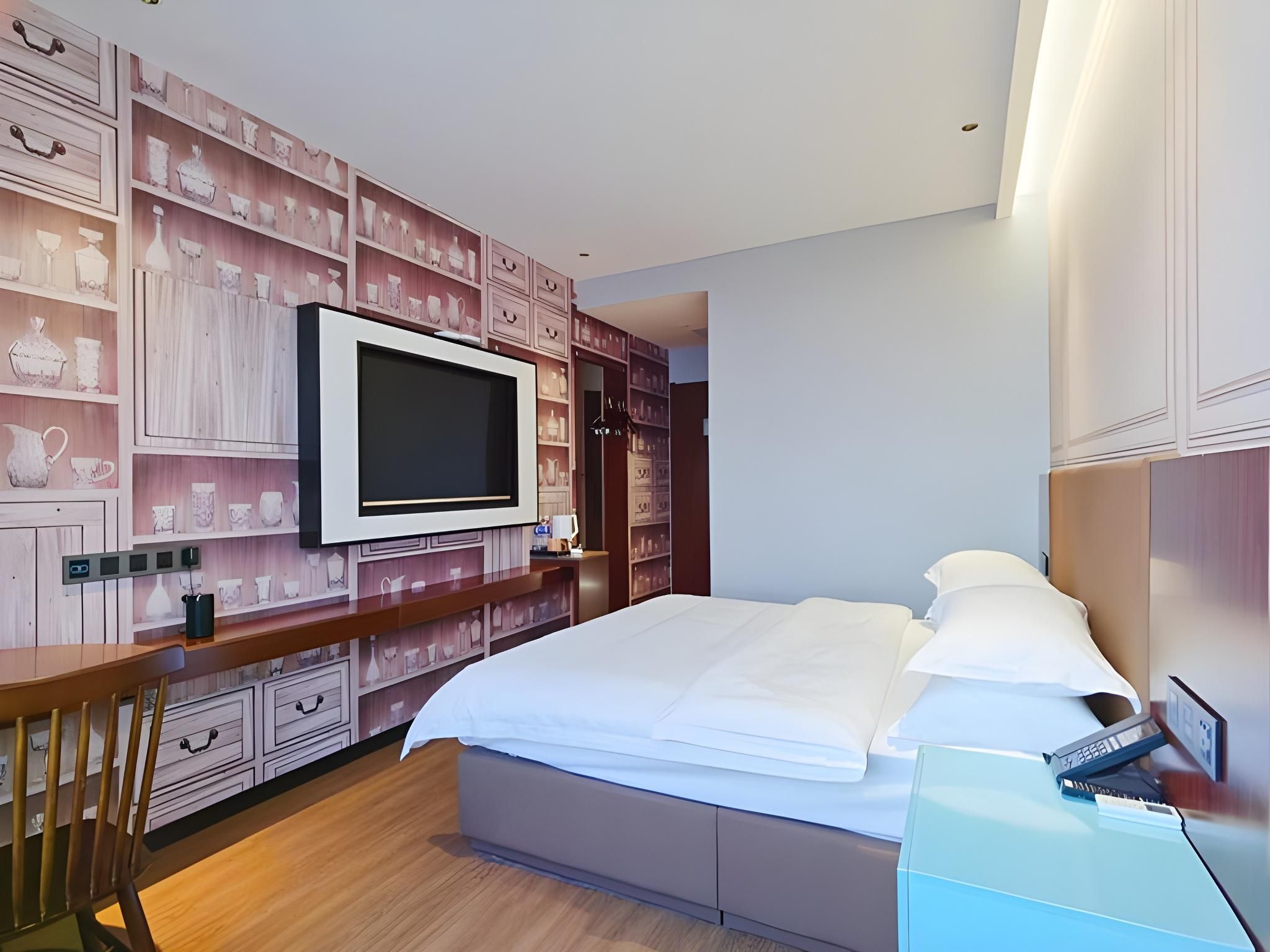 Queen Deluxe Room