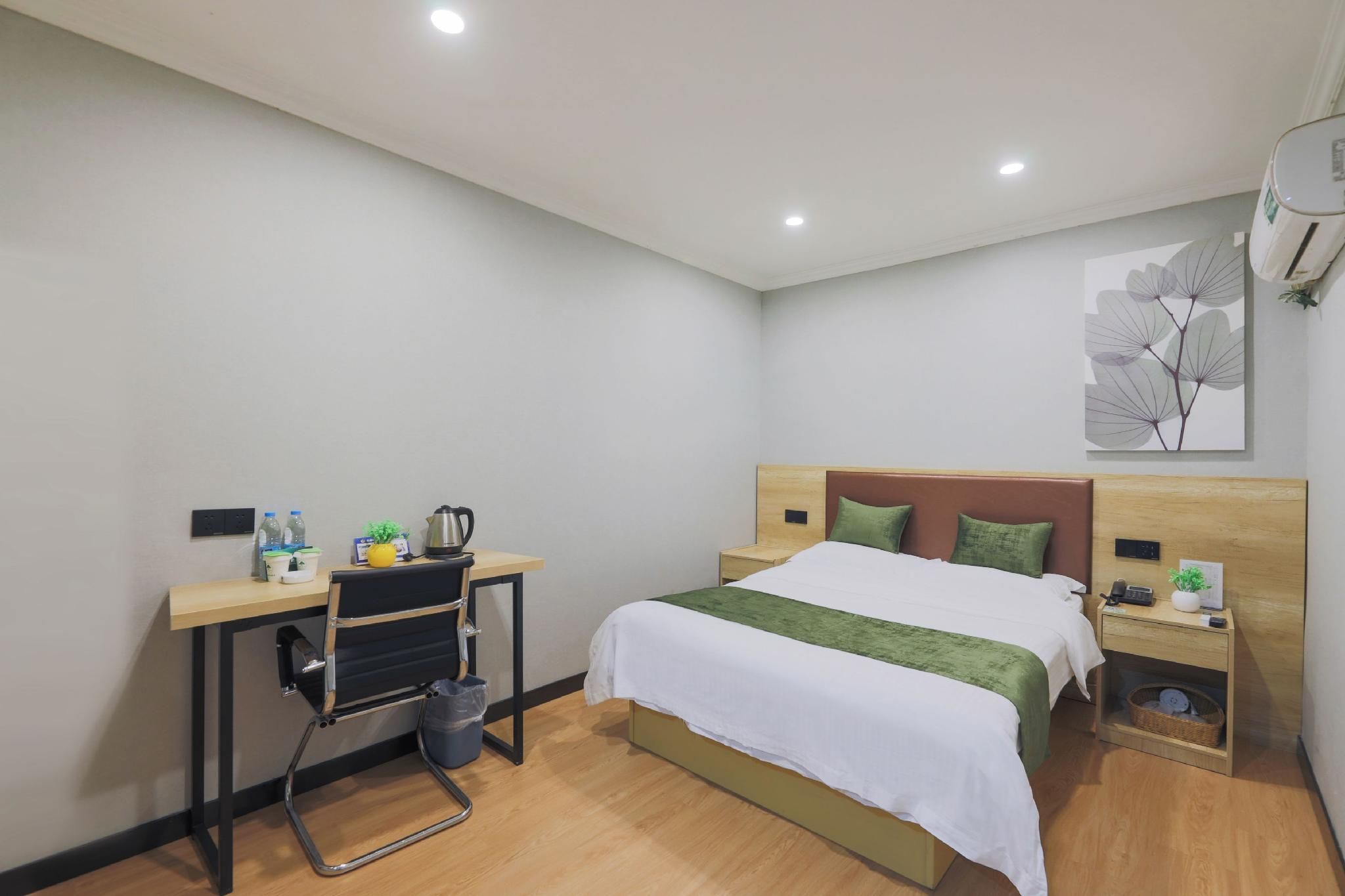 GTI - 1 Bed Guest Room no Window, 1.5M Bed