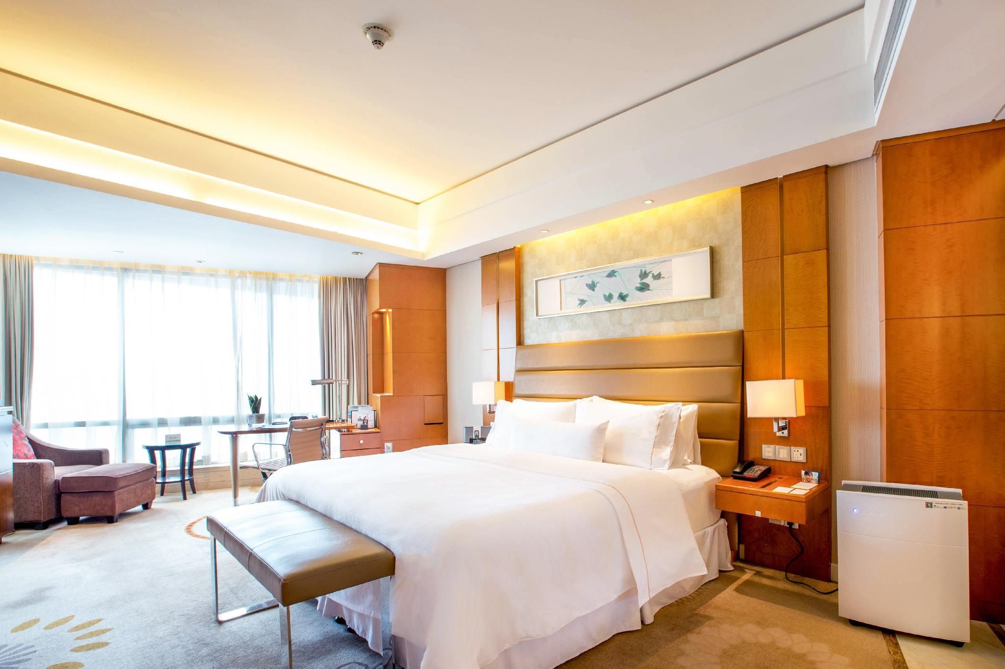 Westin Premier Room, Guest room, 1 King, Partial lake view, High floor