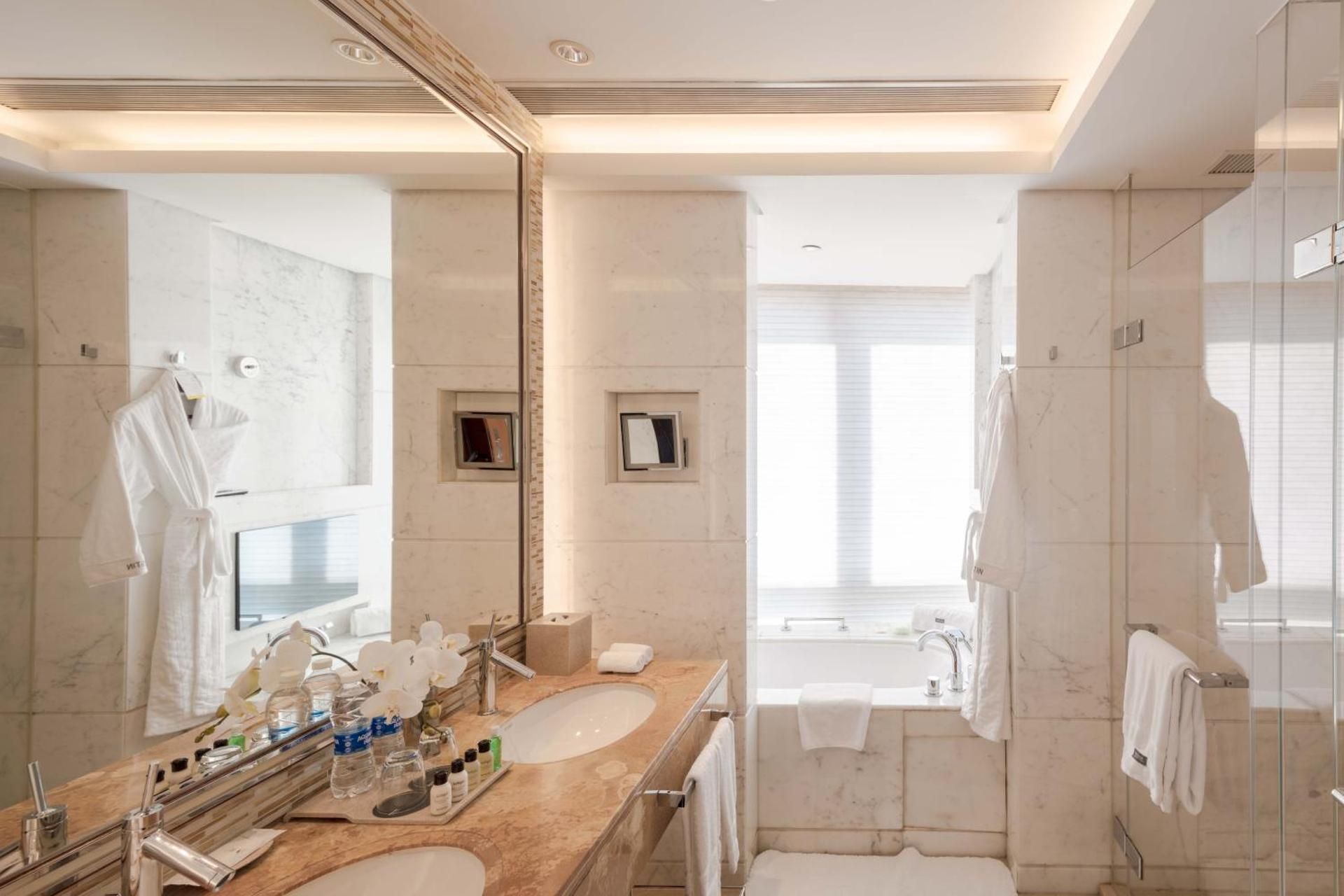Executive Suite, 1 Bedroom Suite, 1 King, Xuanwu Lake view