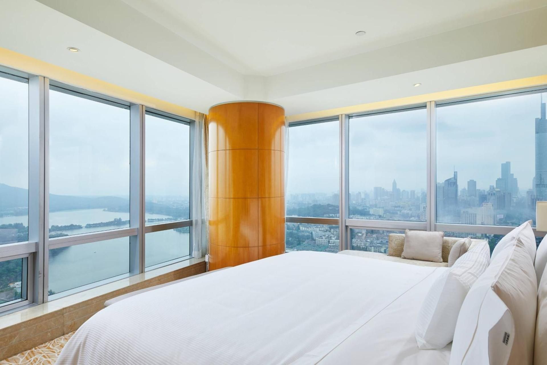 Executive Suite, 1 Bedroom Suite, 1 King, Xuanwu Lake view