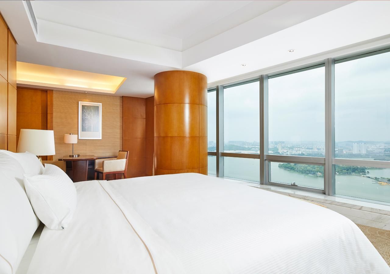 Hospitality Suite, 1 Bedroom Suite, 1 King, Xuanwu Lake view