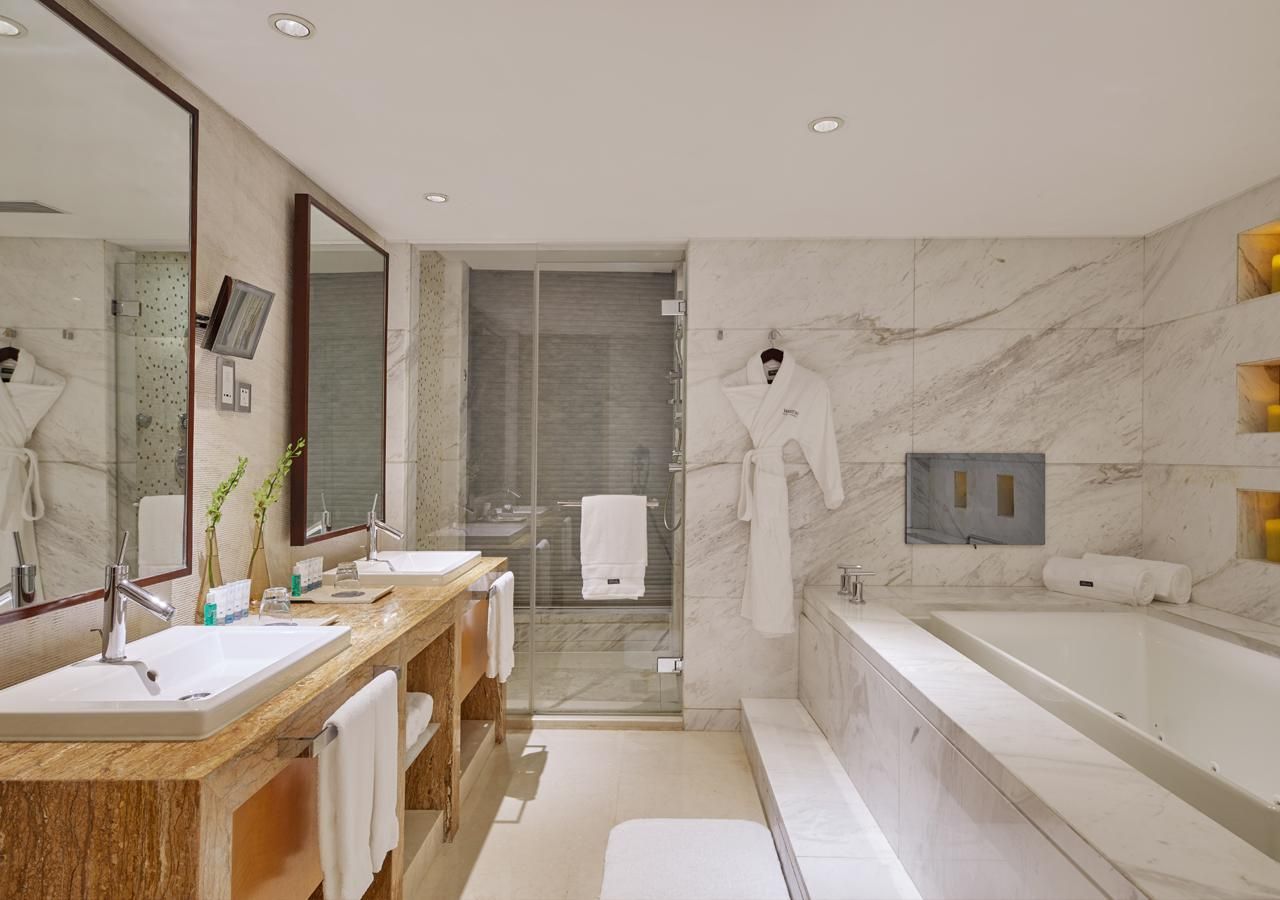 Presidential Suite, 1 Bedroom Larger Suite, 1 King, Xuanwu Lake view, Top floor
