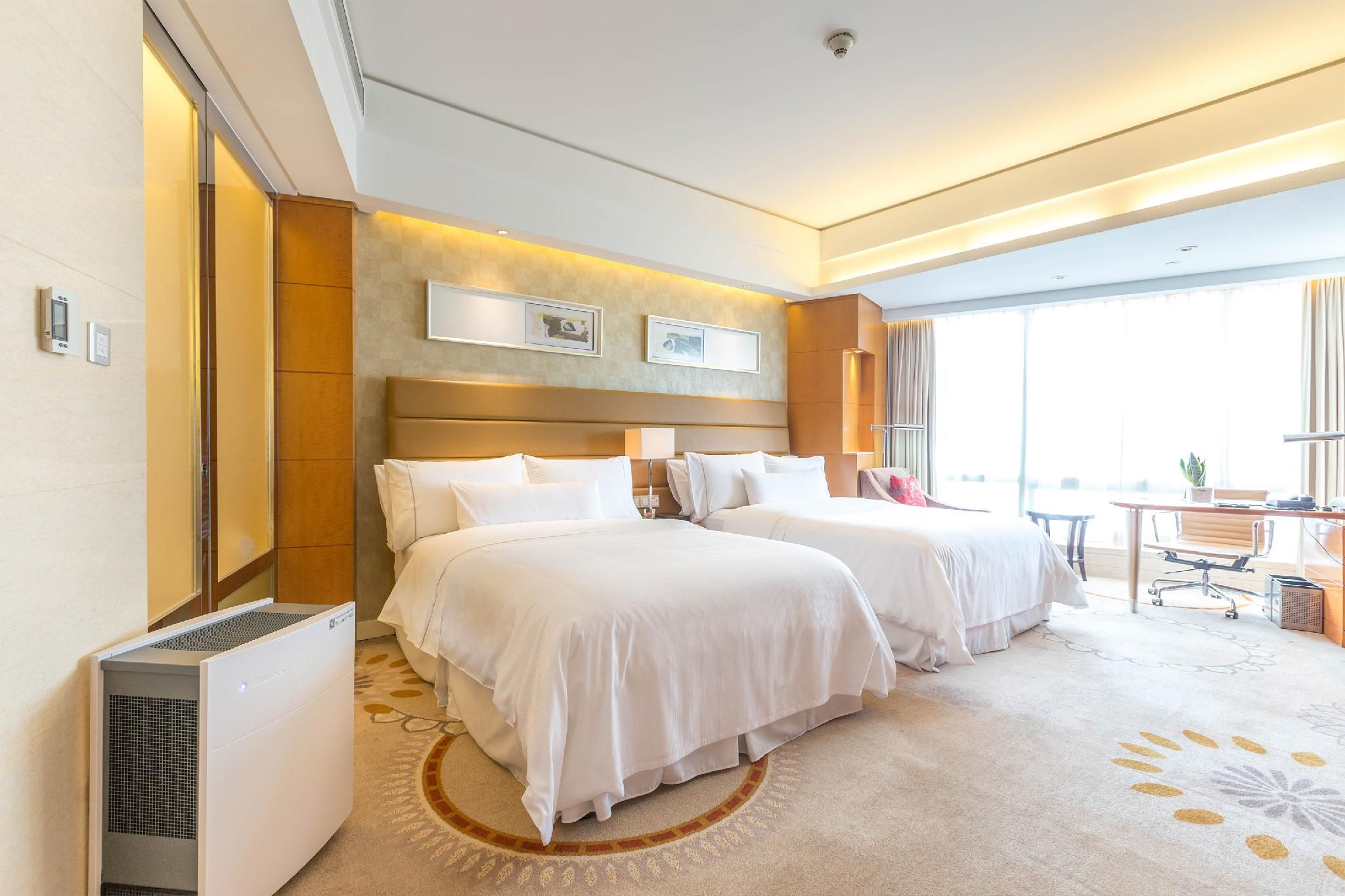 Westin Premier Room, Guest room, 2 Twin, Partial lake view, High floor