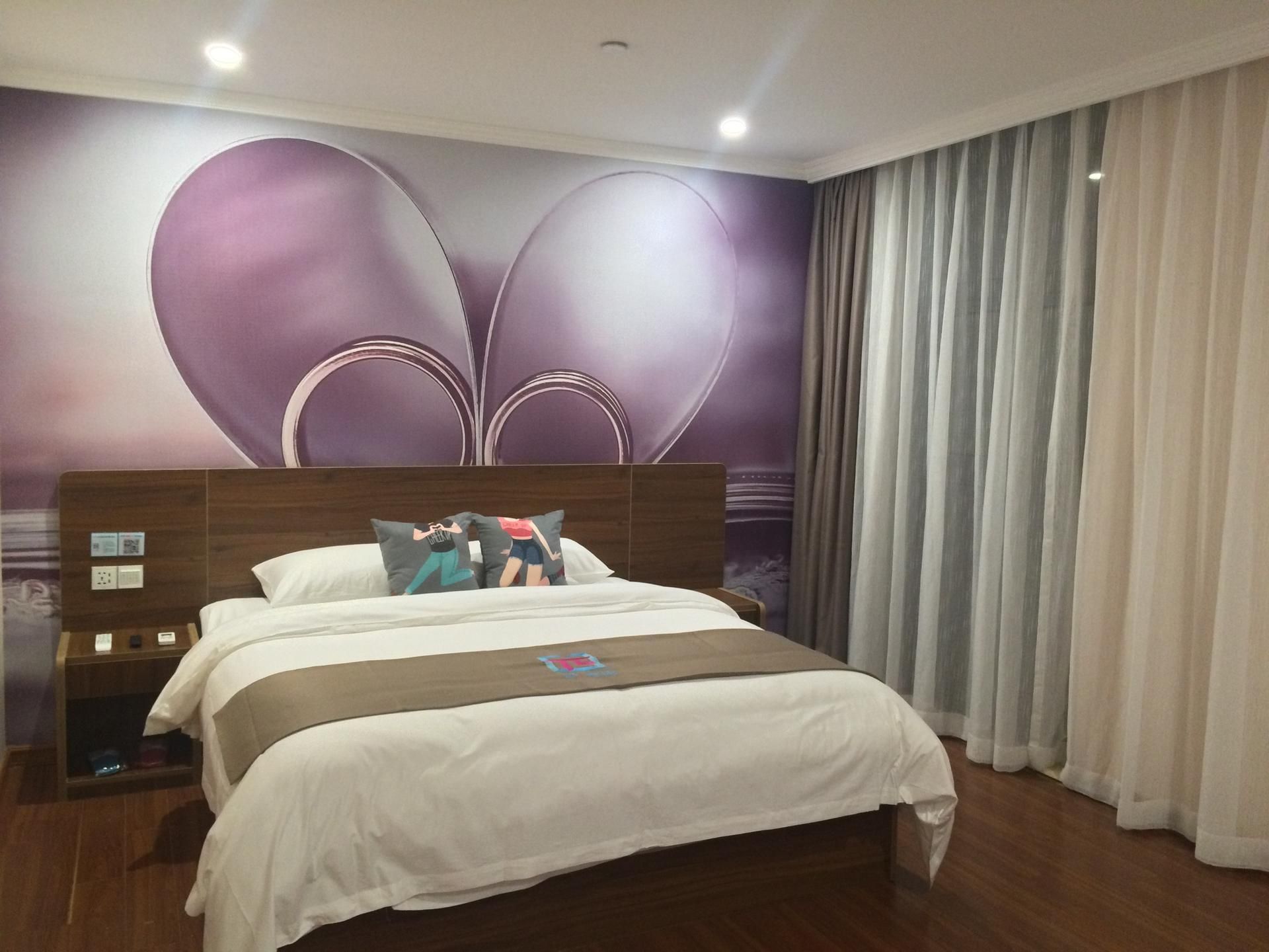 Business Queen Room