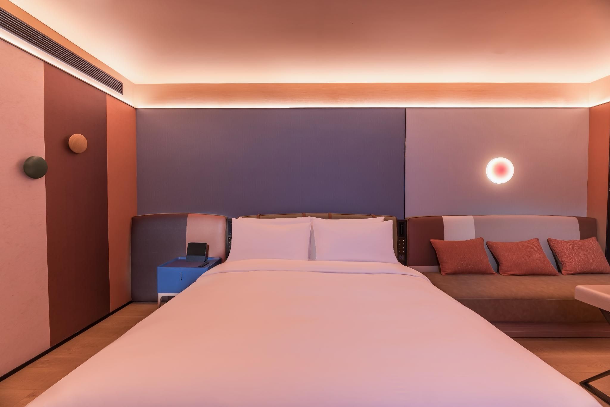 Huazhu - Select Deluxe Bed Room