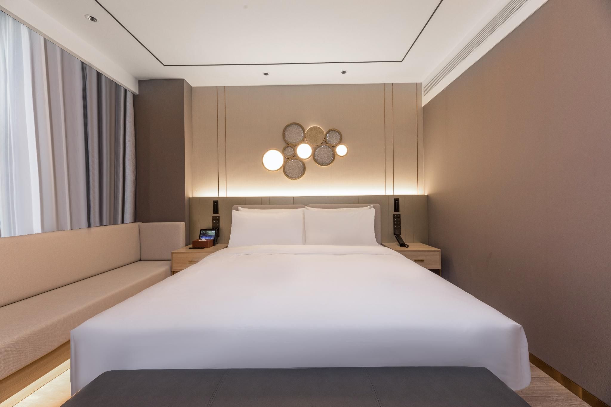 Huazhu - Yueruo Liujin Delxue Bed Room