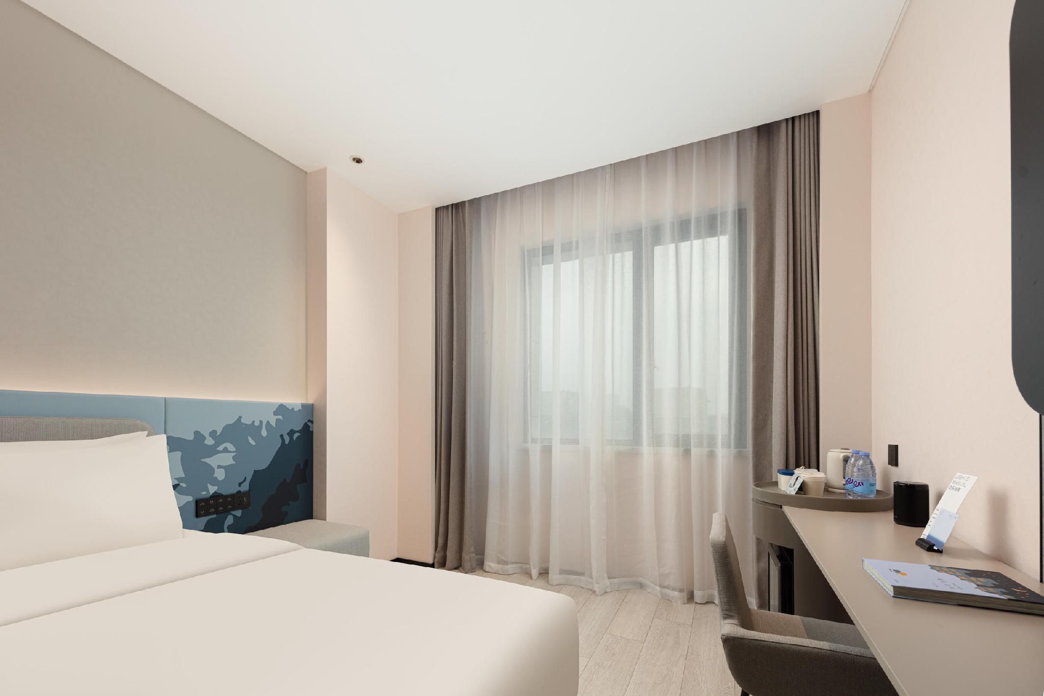 Comfort Queen Room