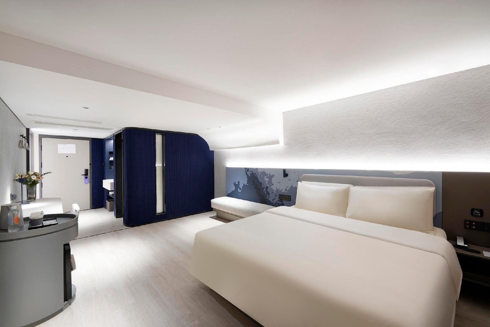 Comfort Queen Room