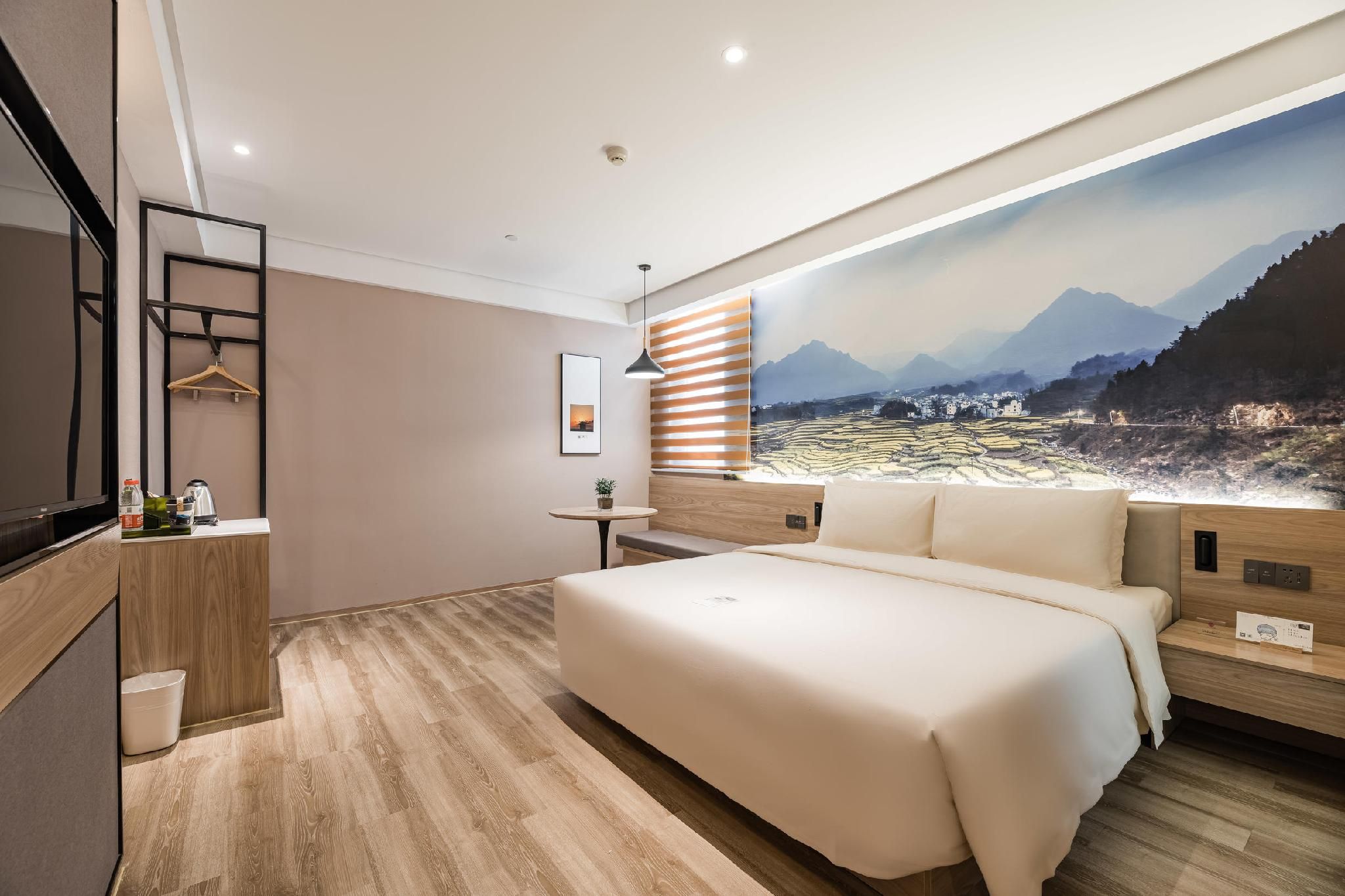 Comfort Queen Room