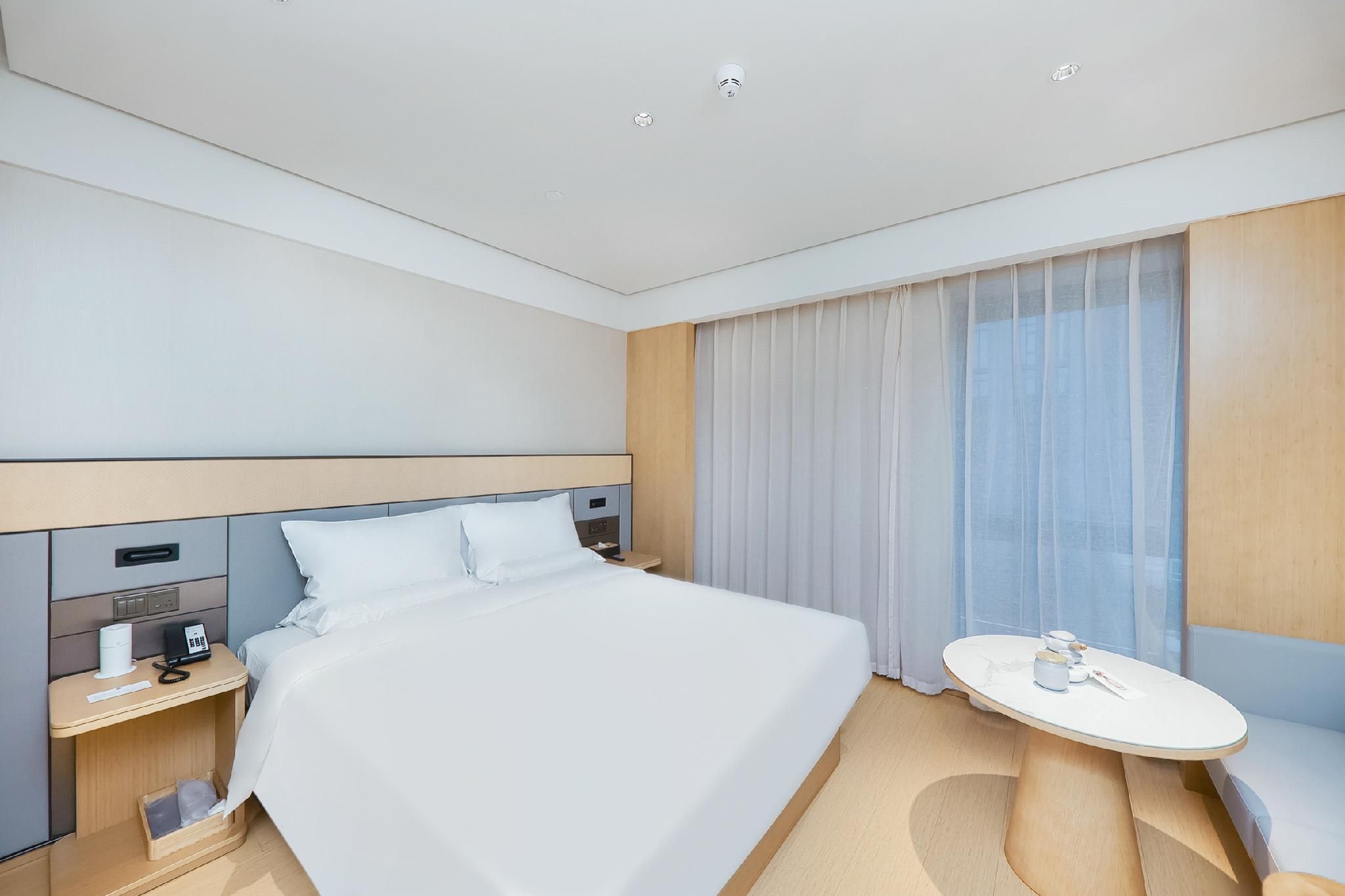 Business Queen Bed Room
