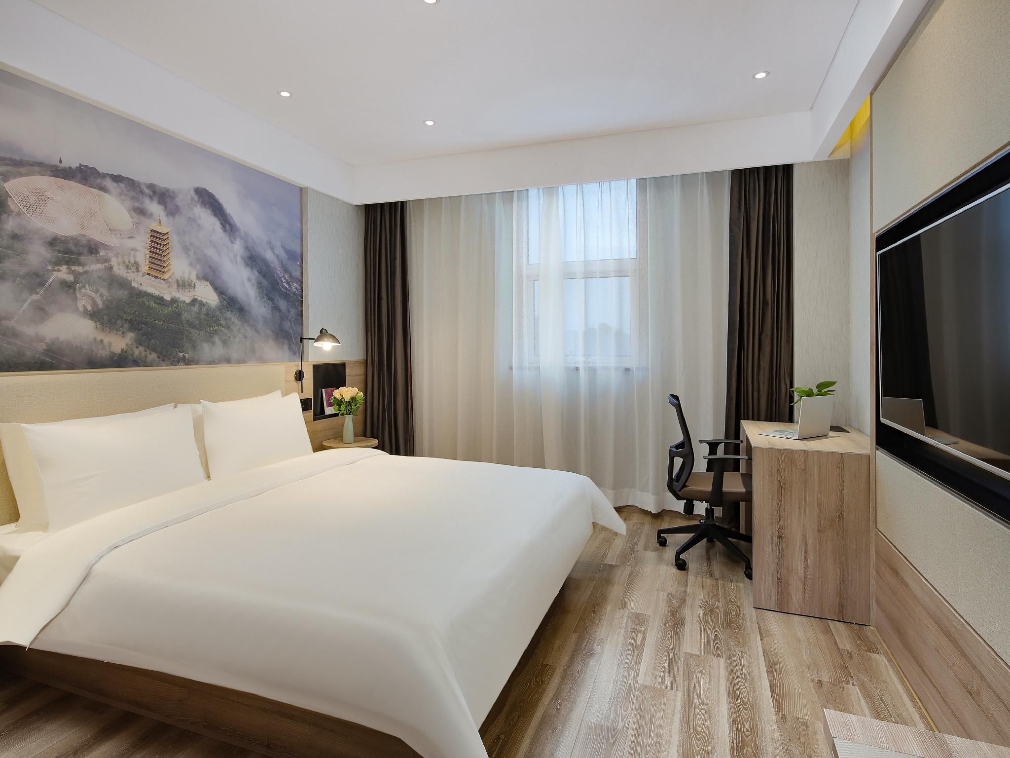 Huazhu - Room With Bed