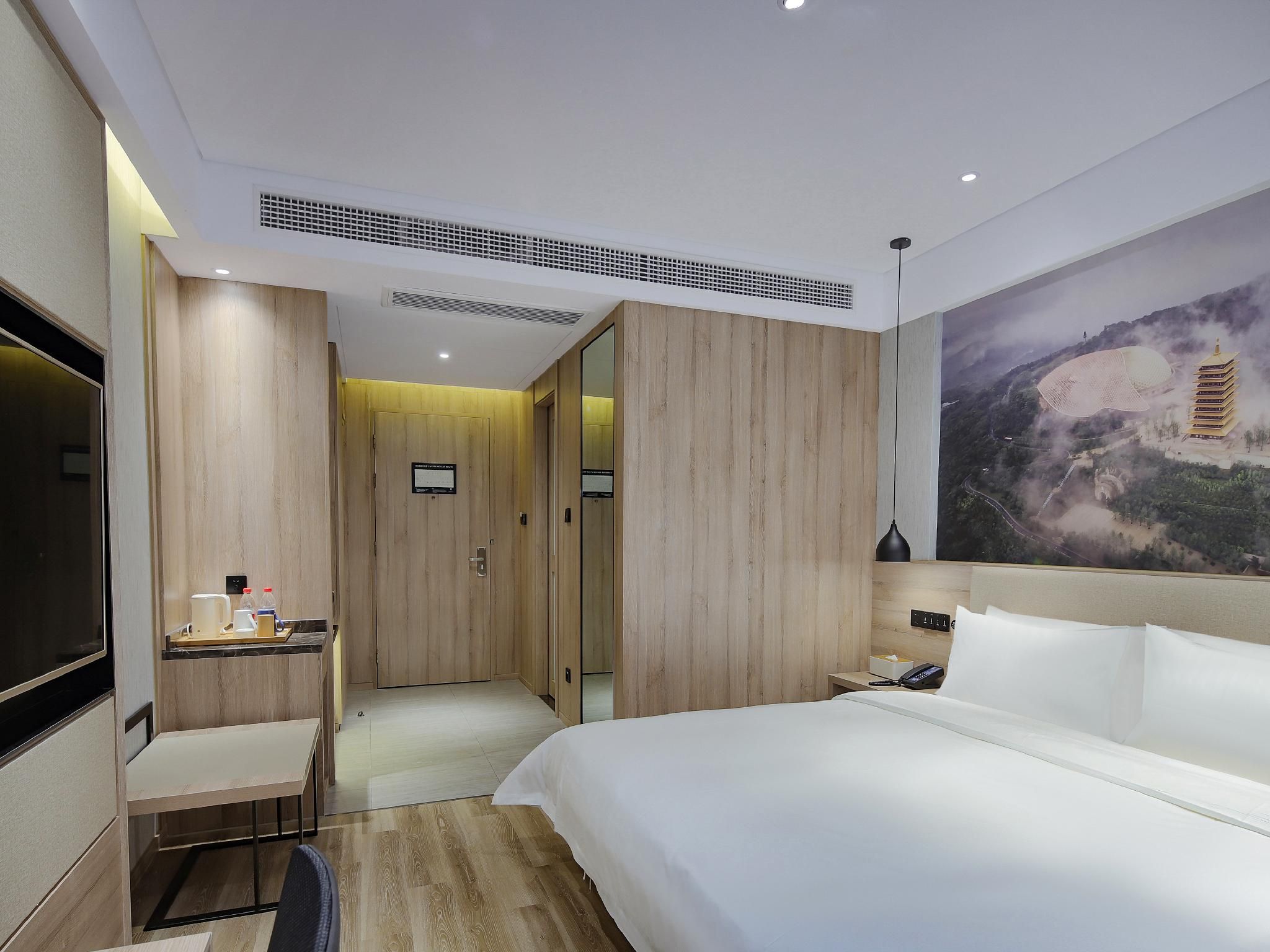 Huazhu - Room With Bed