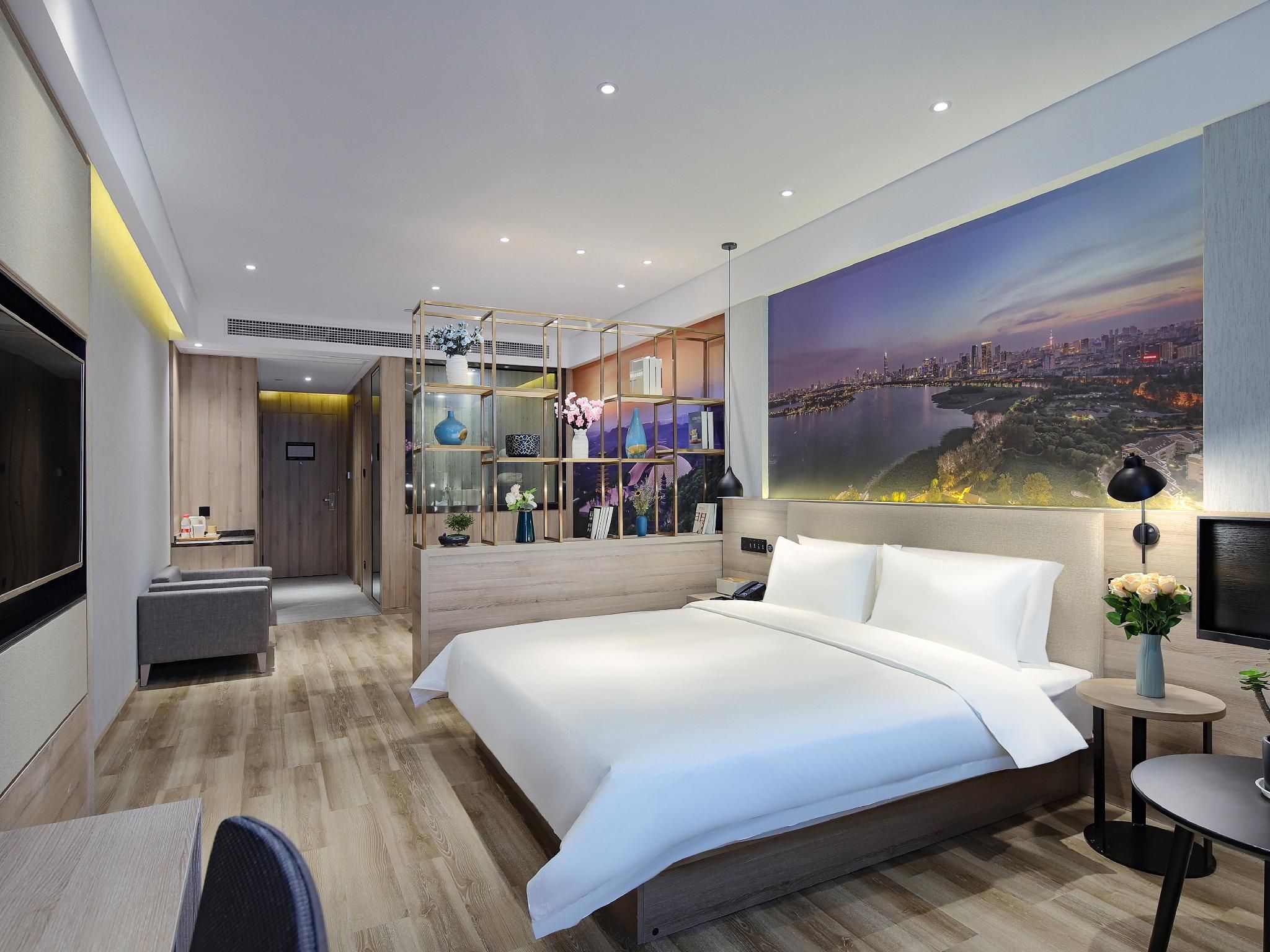 Huazhu - Deluxe Bed Room