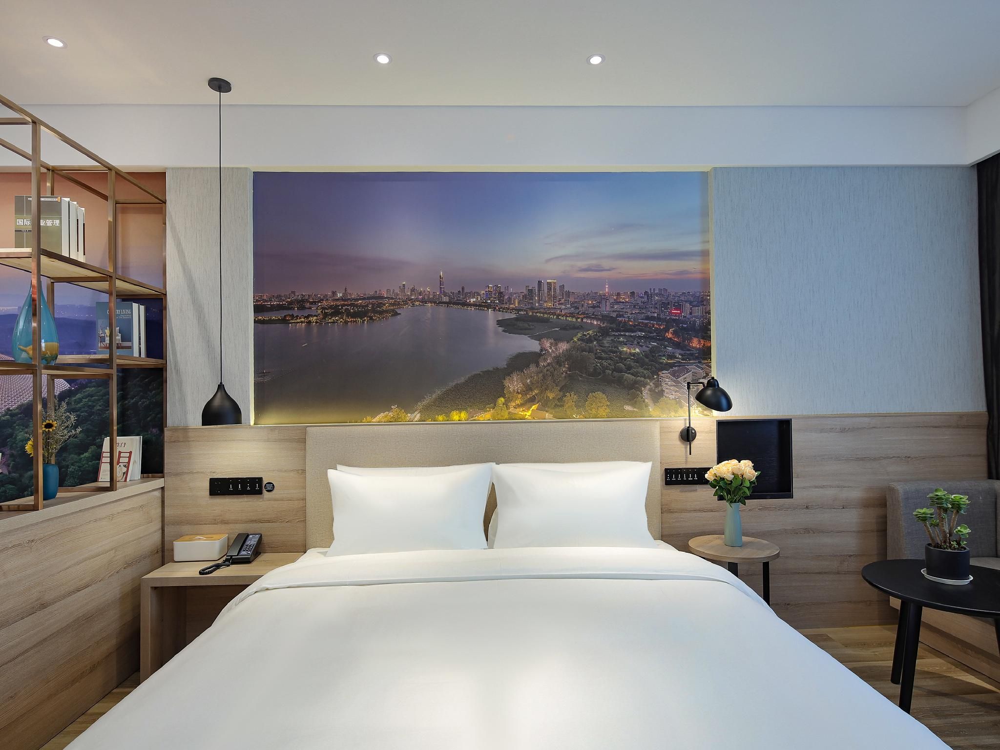 Huazhu - Deluxe Bed Room