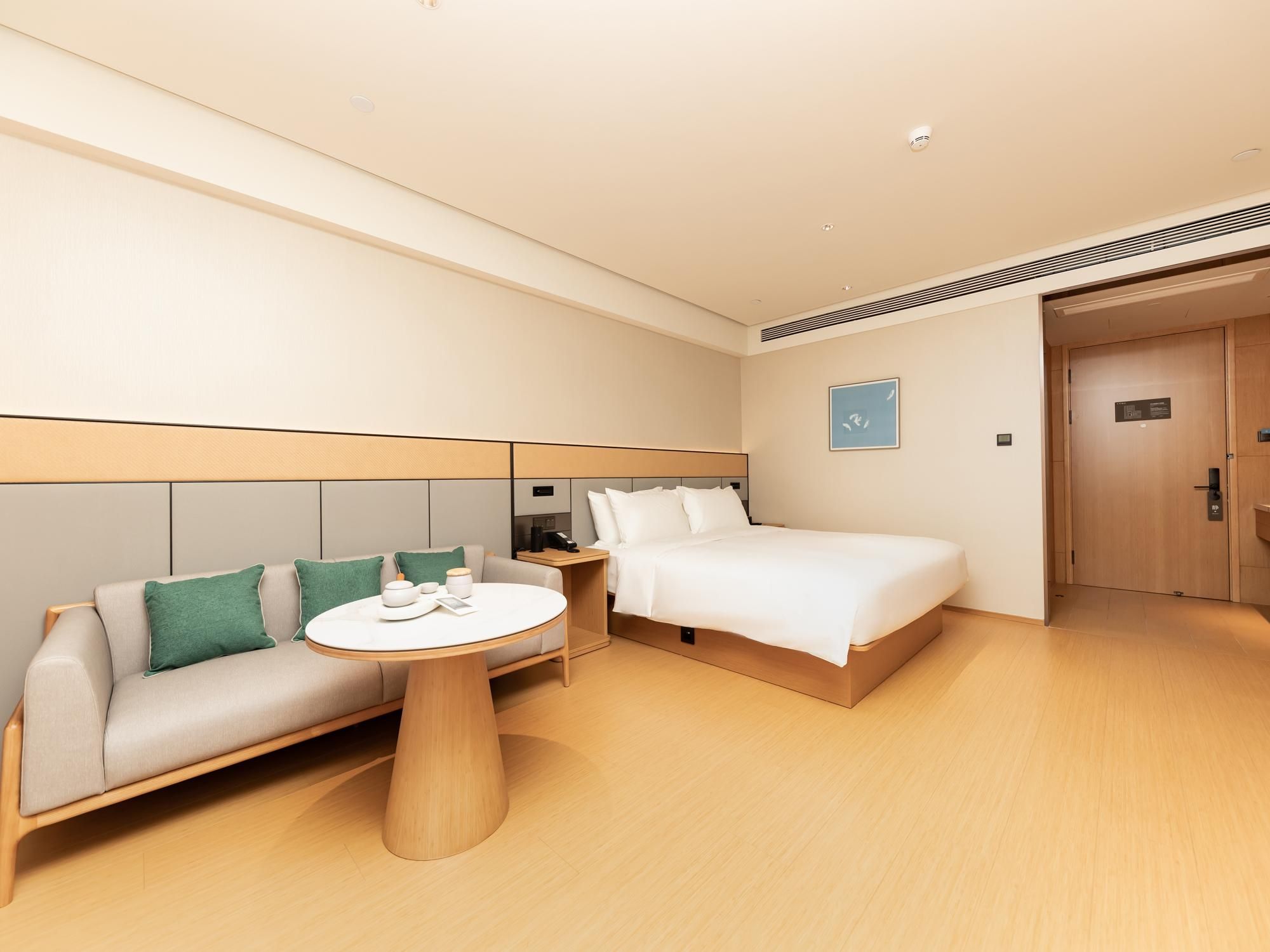 Huazhu - Deluxe Bed Room