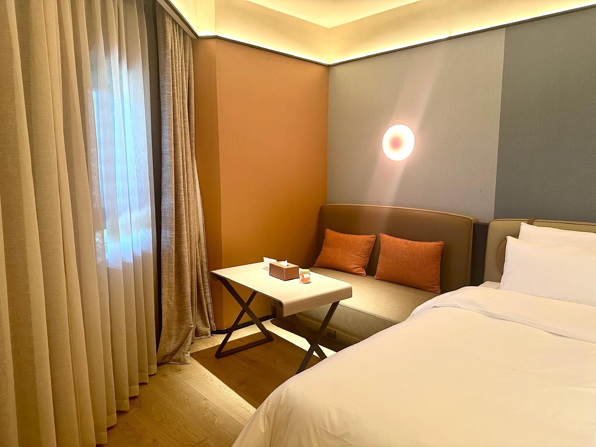 Huazhu - Bonding Room