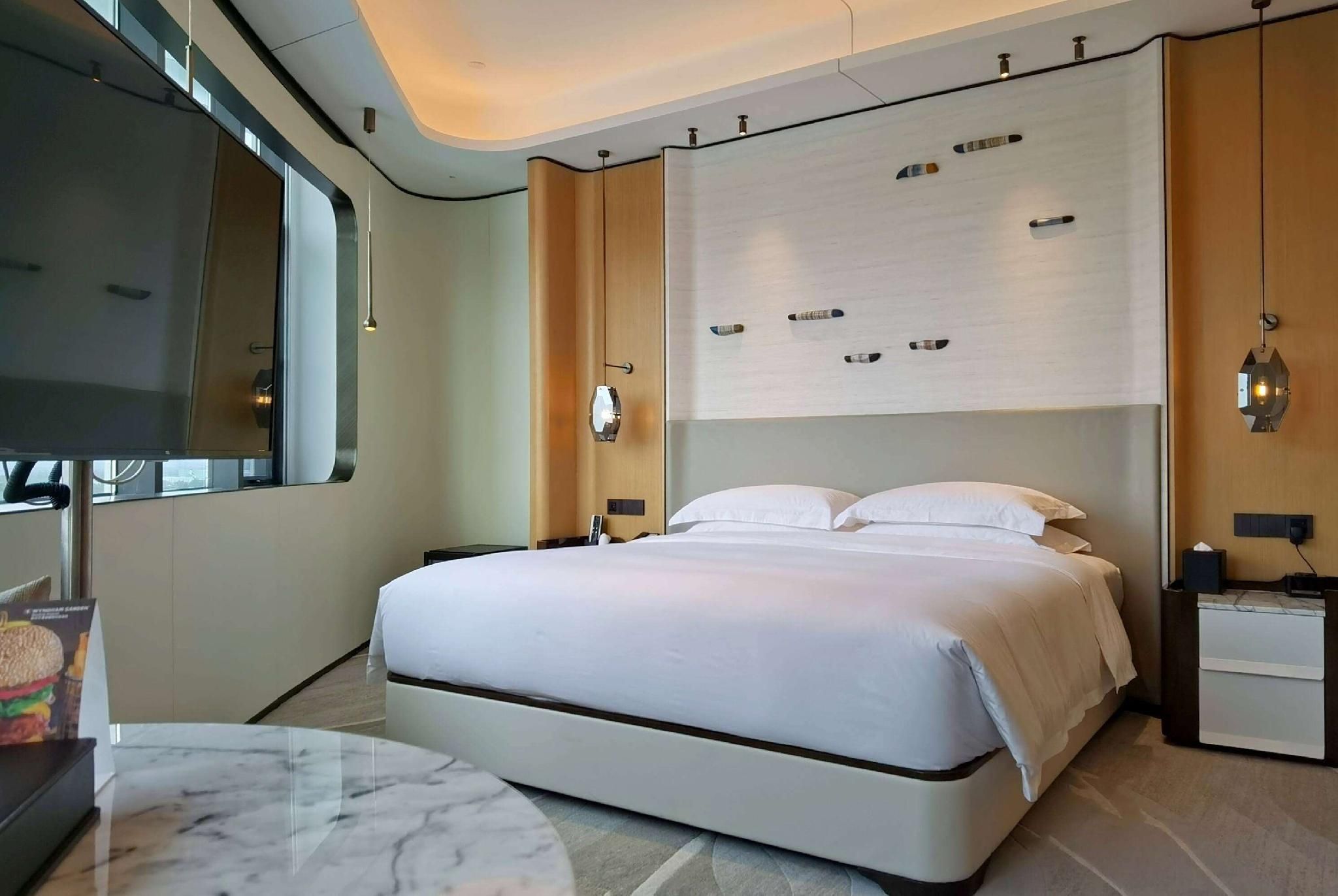 Deluxe King Non-Smoking Room