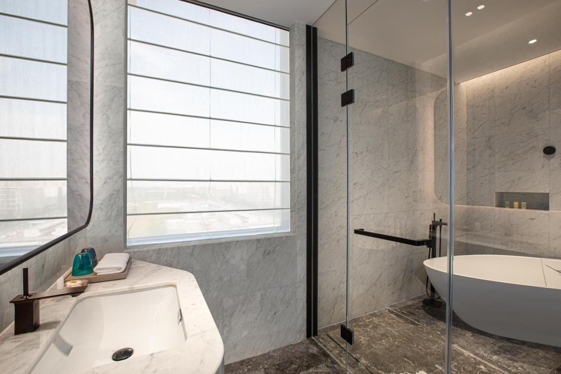 Deluxe Lake View Suite