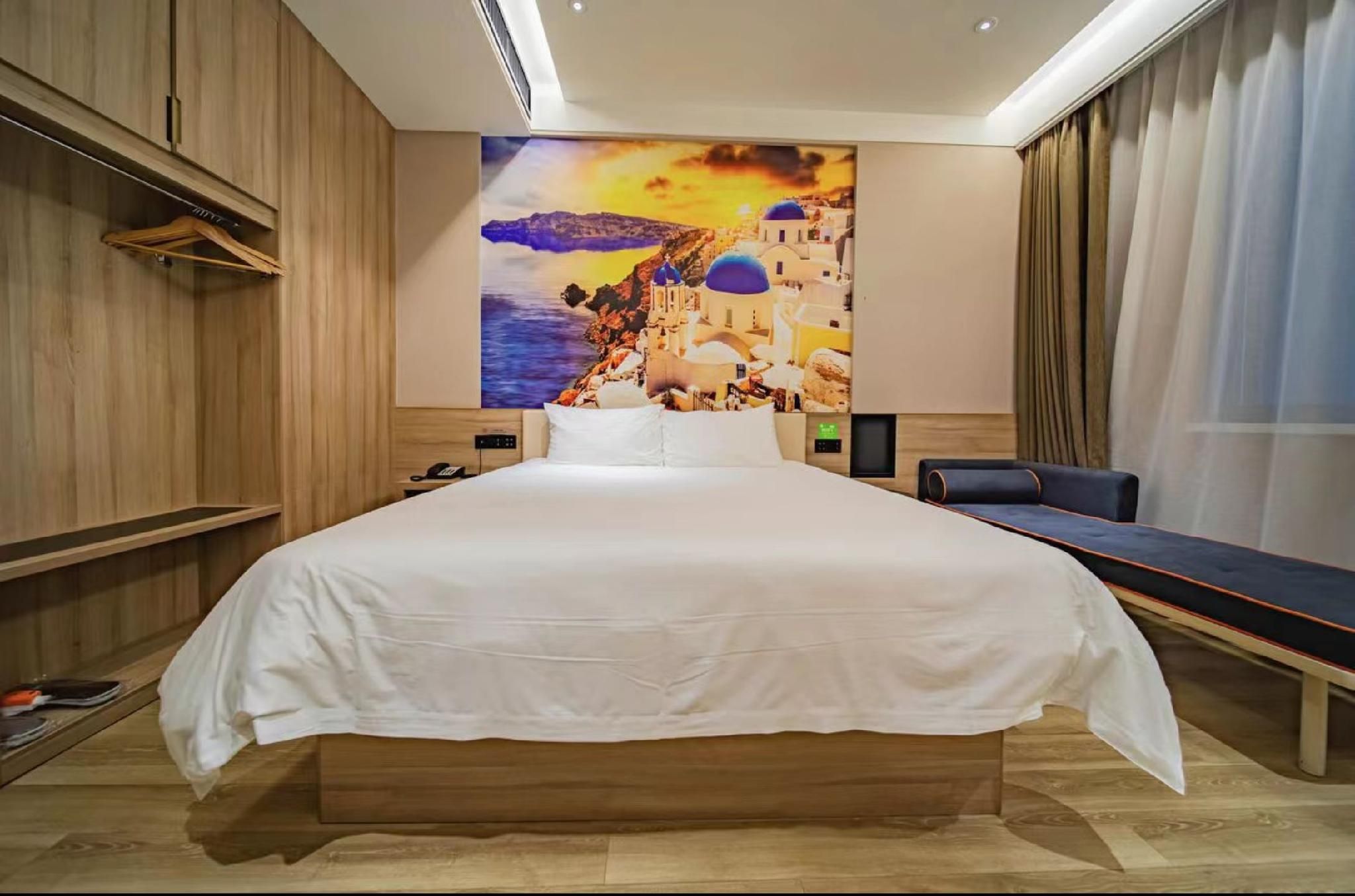 Huazhu - Room With Bed