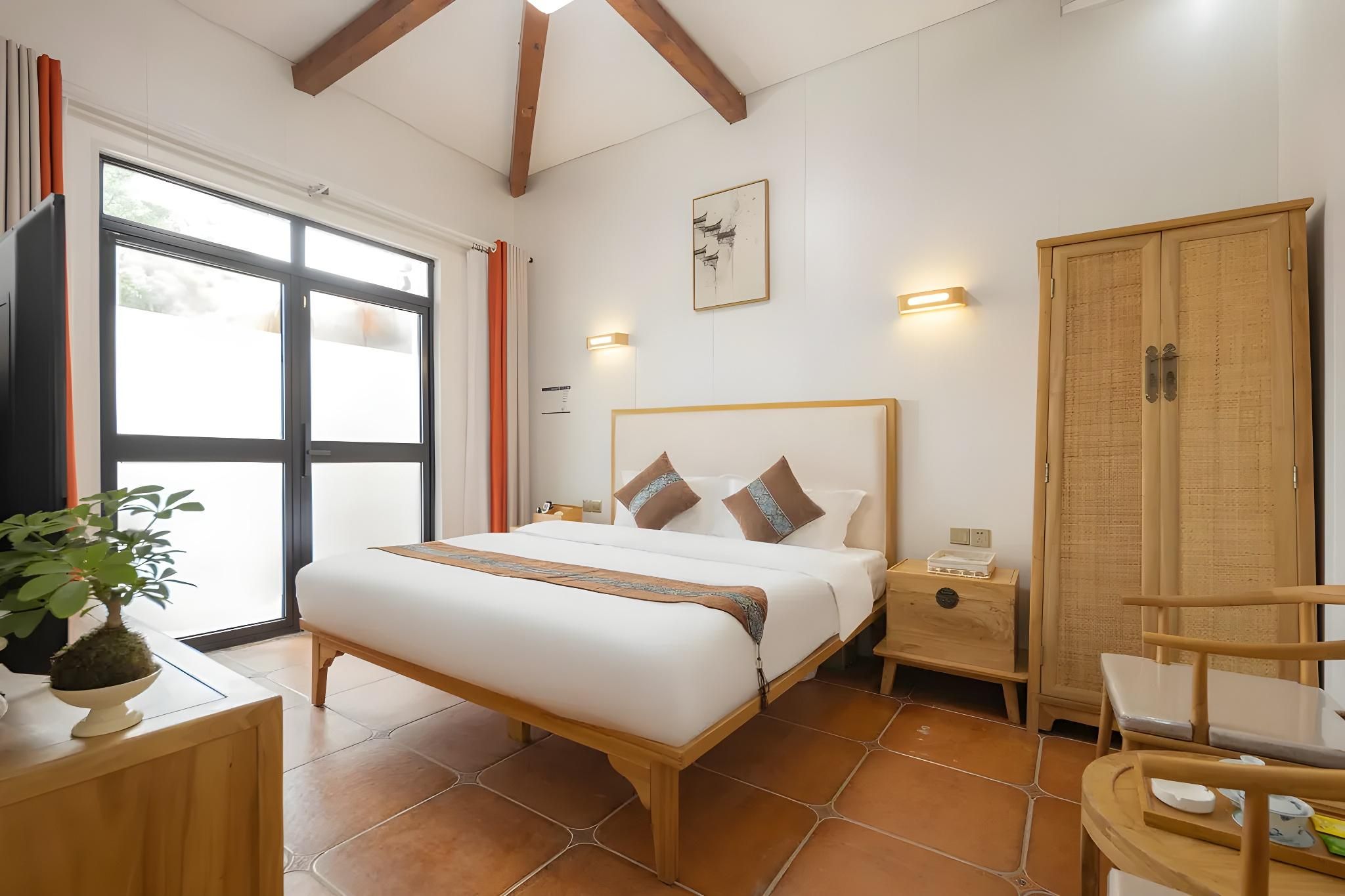 Huazhu - Room With Bed