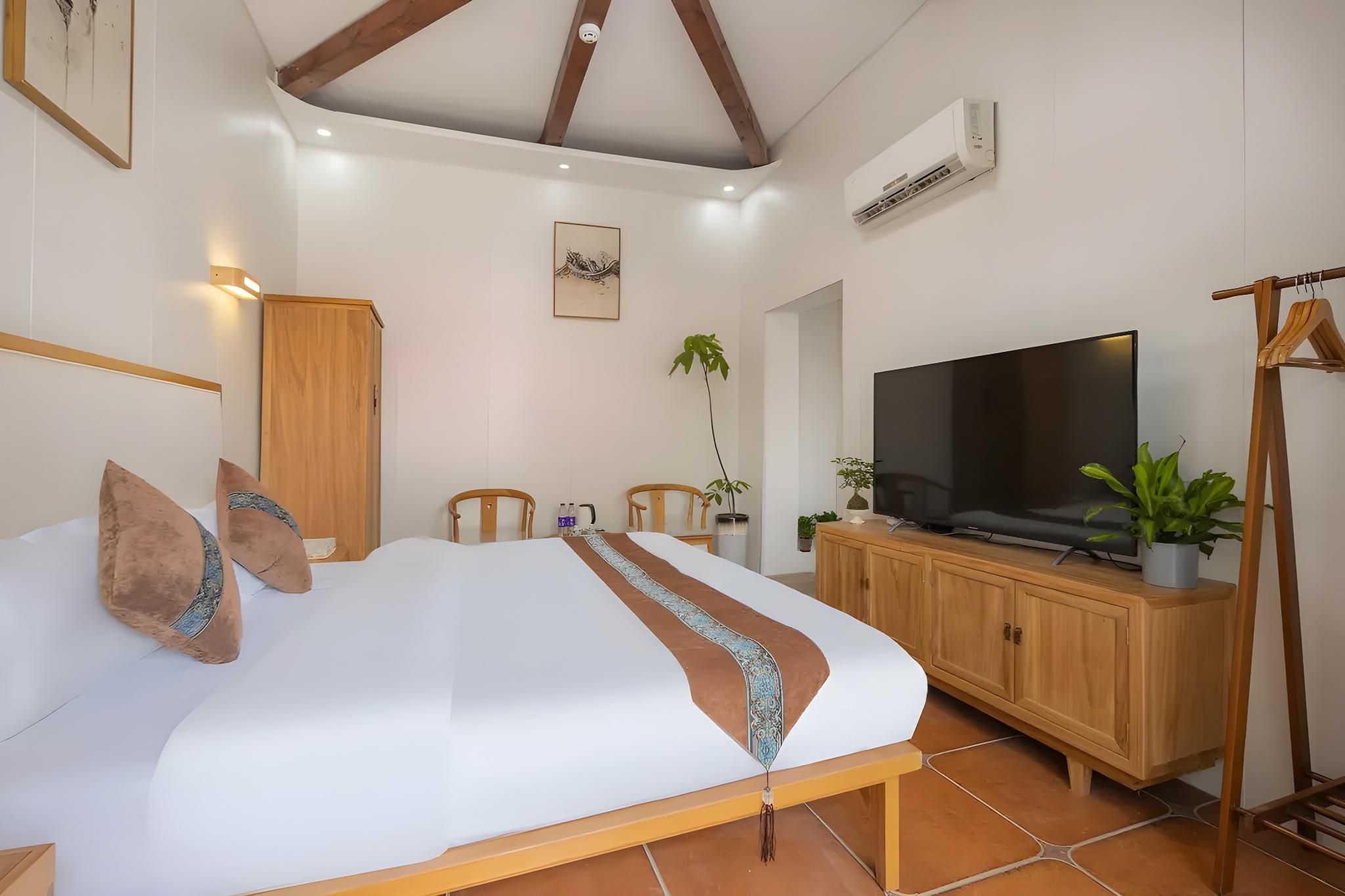 Huazhu - Room With Bed