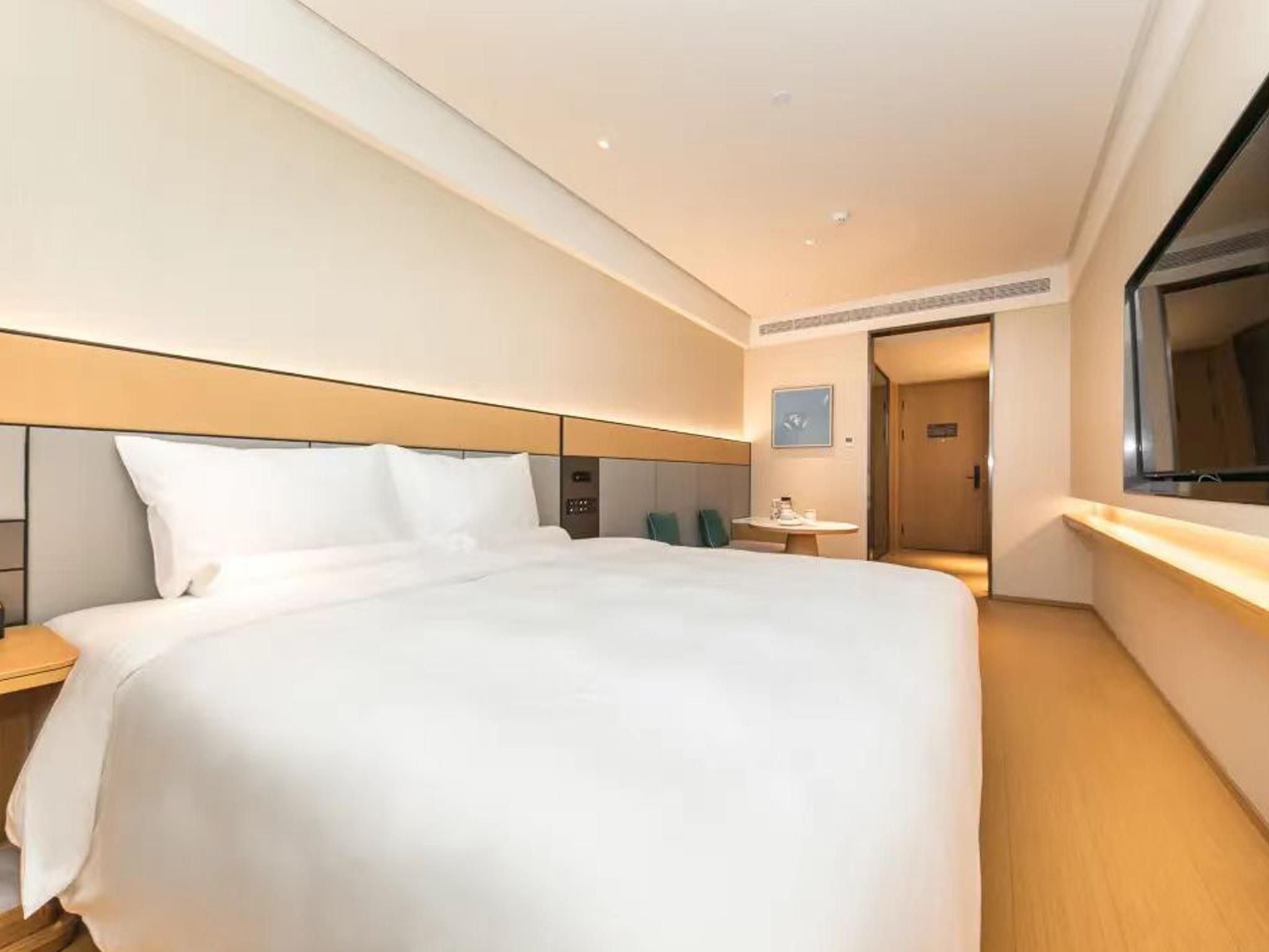 Business Queen Bed Room