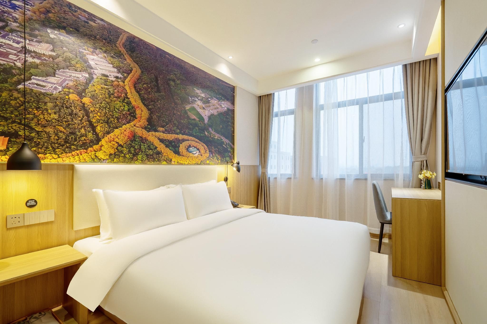 Huazhu - Room With Bed