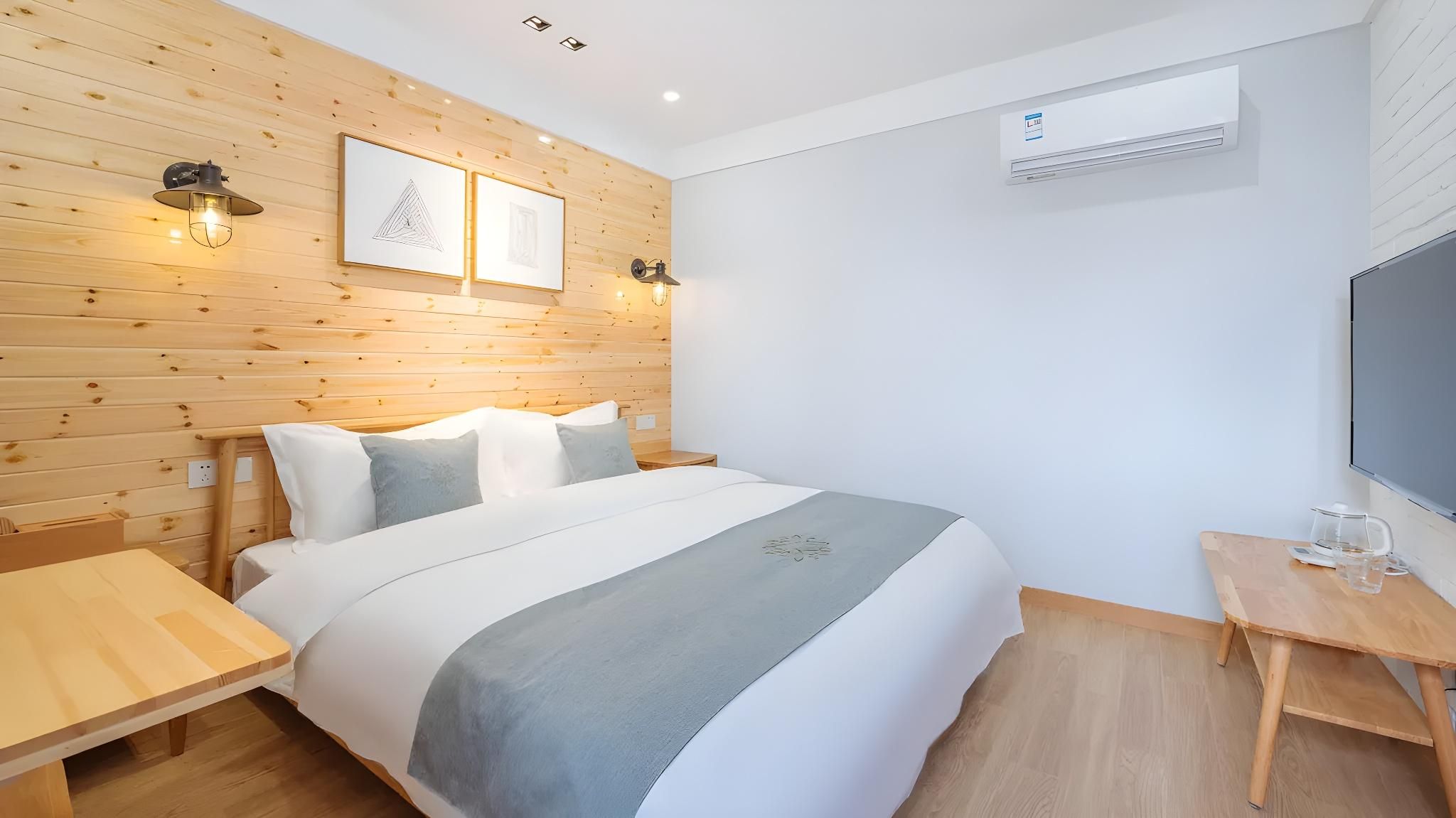 Huazhu - Room With Bed