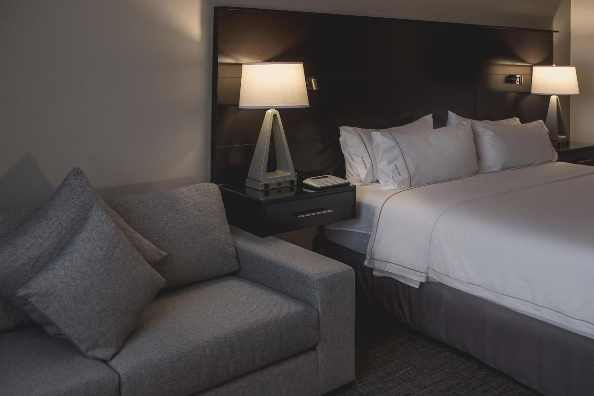 2 Queen Suite